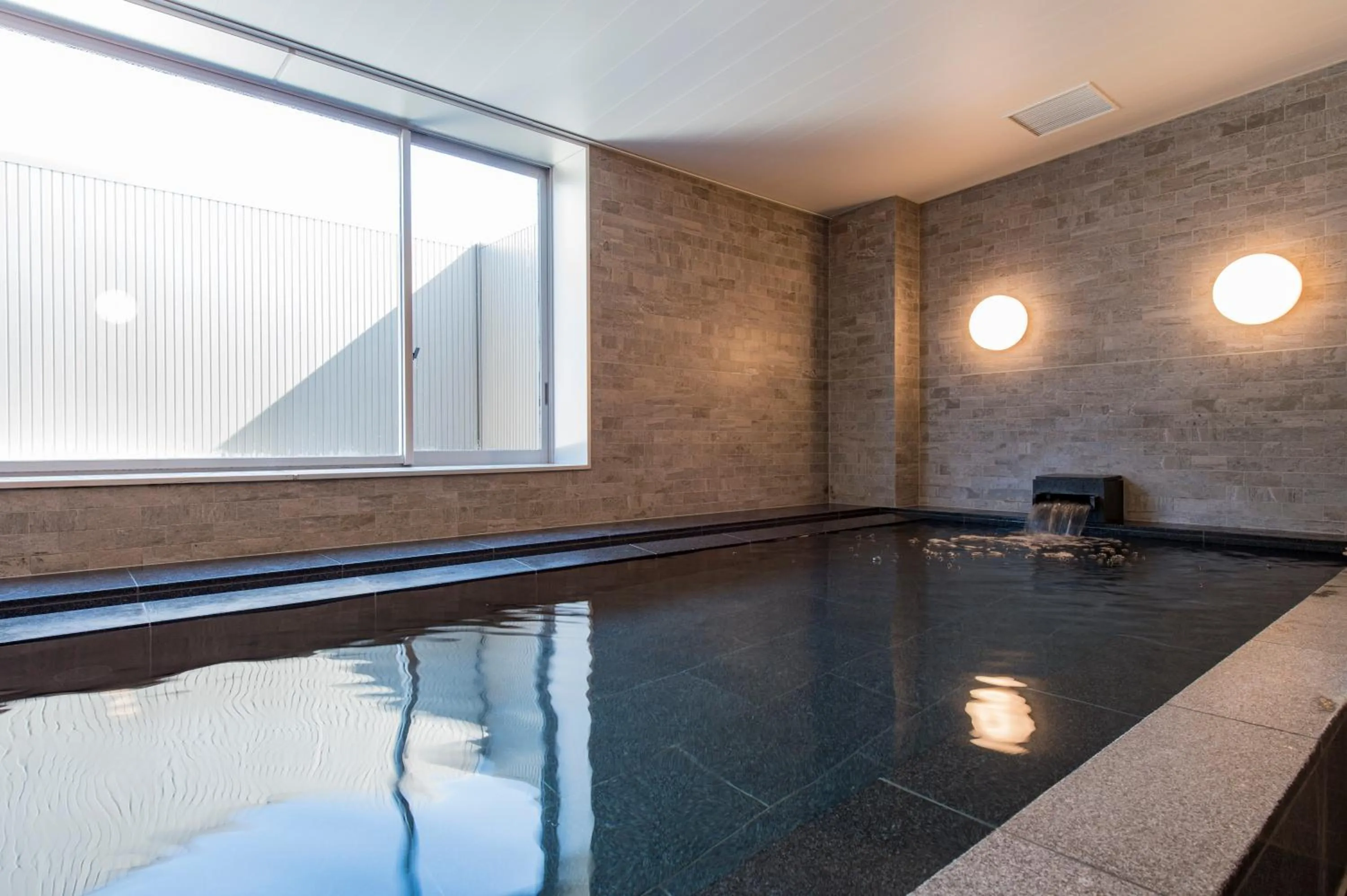 Public Bath in Hotel Ole