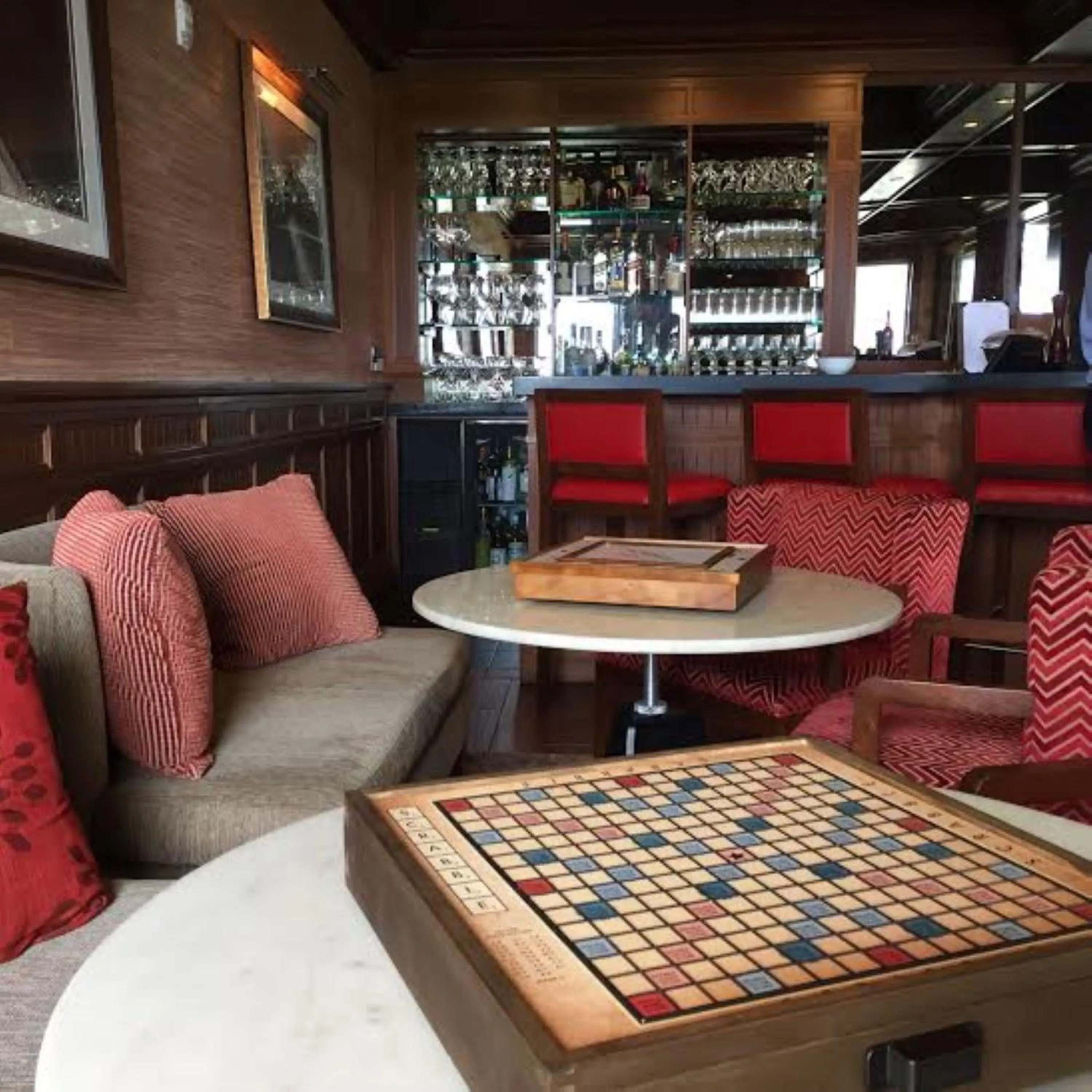 Lounge or bar in Inn By the Sea