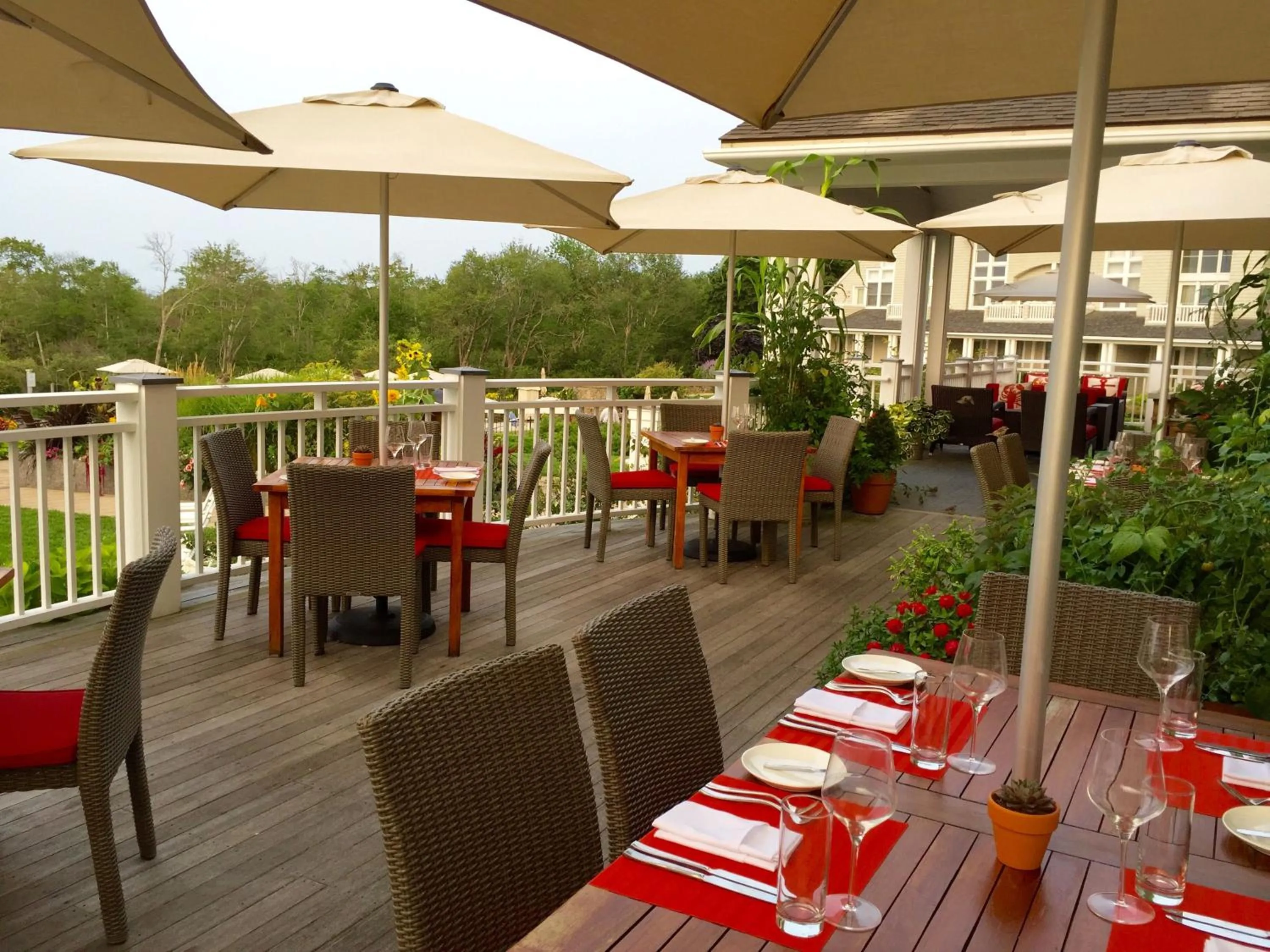 Restaurant/places to eat in Inn By the Sea