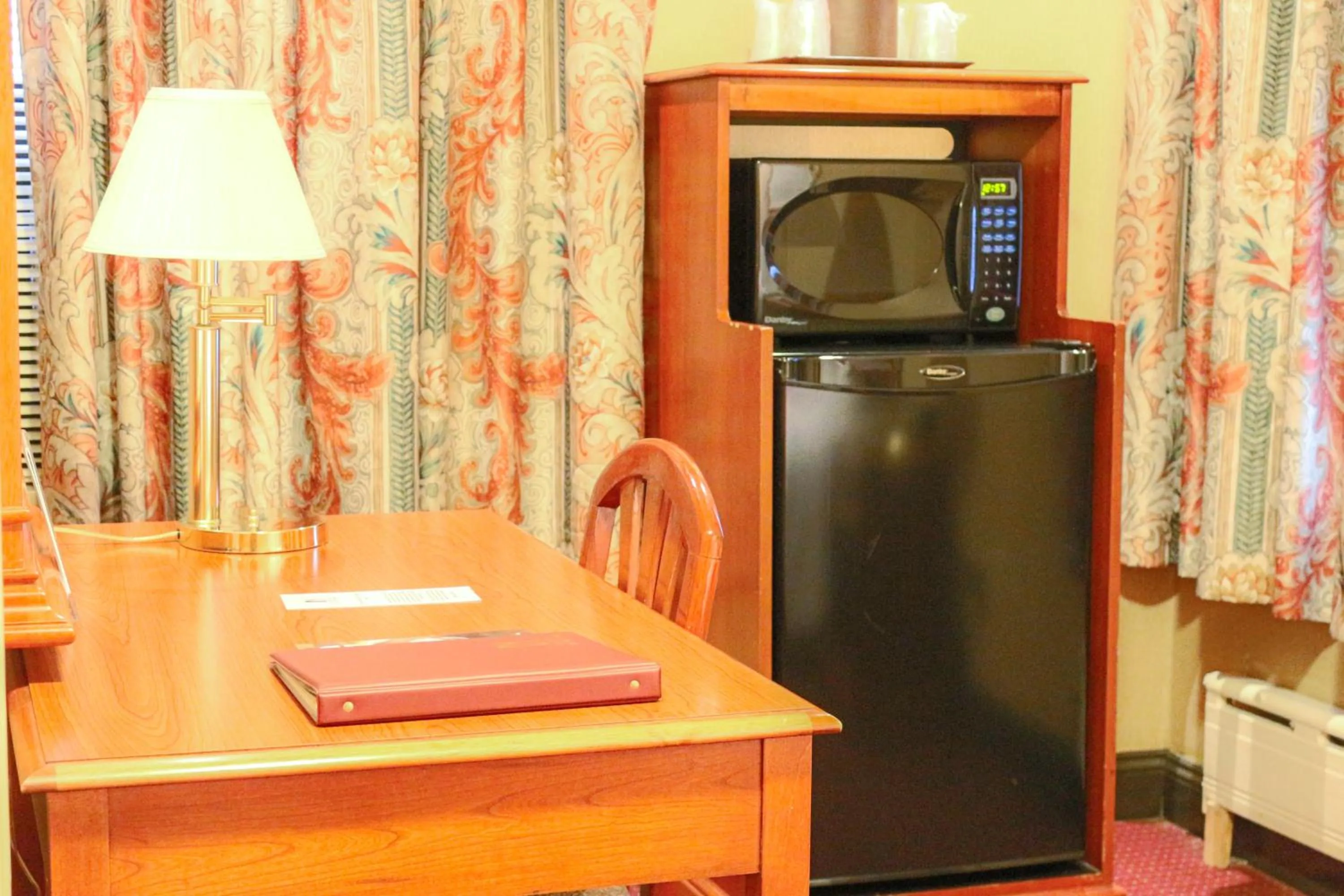 Seating area, TV/Entertainment Center in Hotel Newton