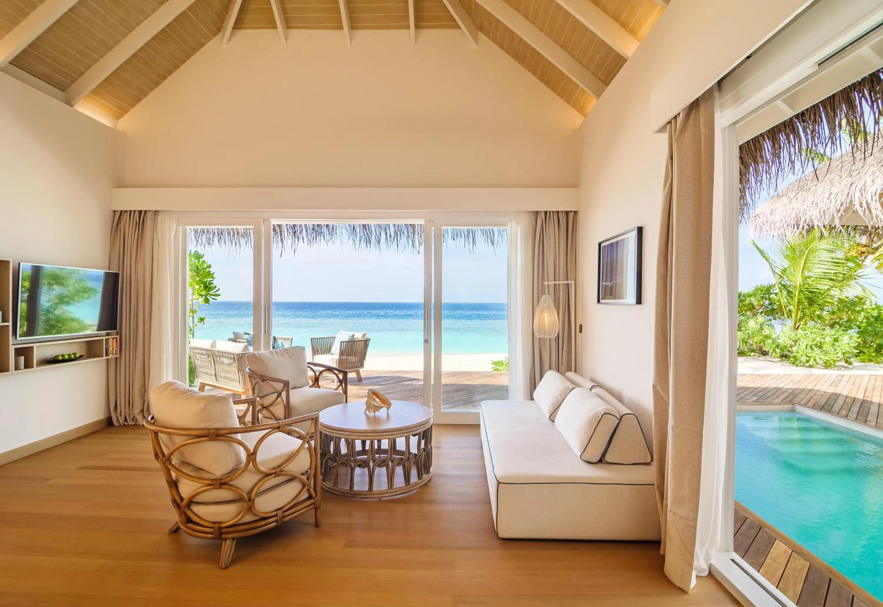 TV and multimedia in Baglioni Resort Maldives - Luxury All Inclusive