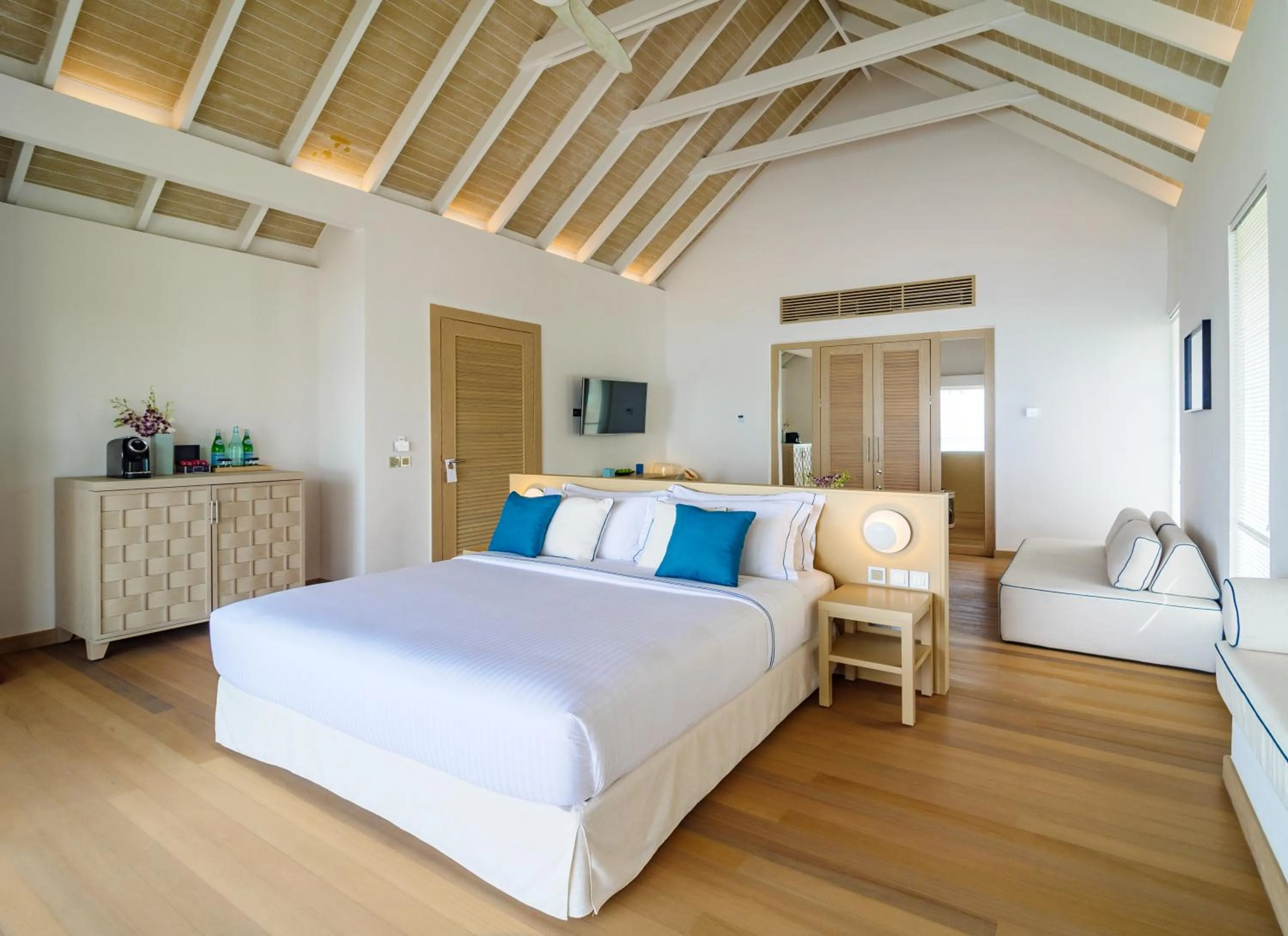 Bed in Baglioni Resort Maldives - Luxury All Inclusive