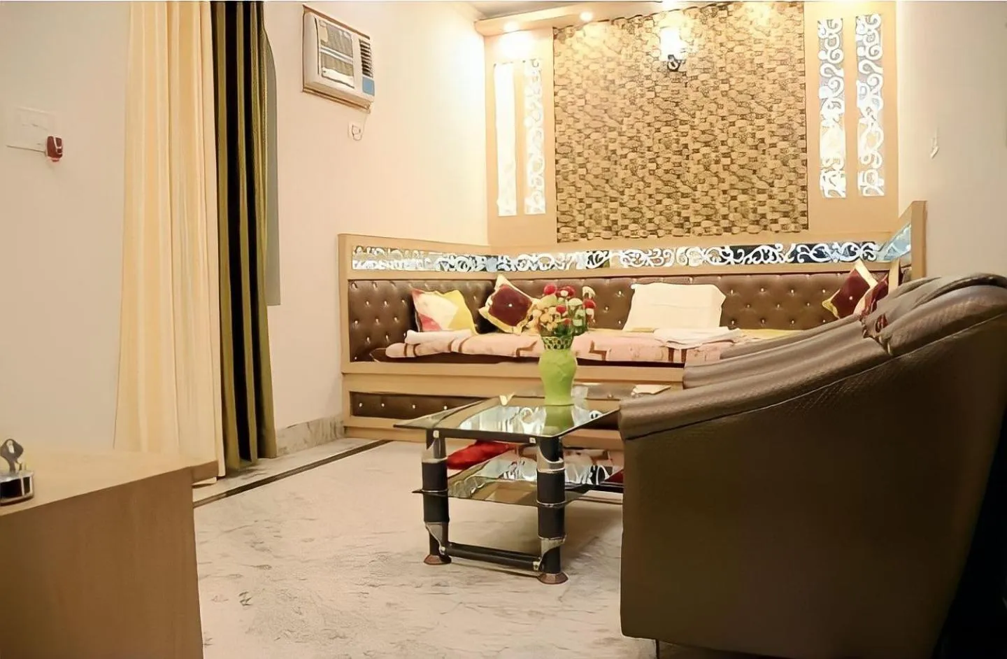 Taj Square A luxurious family homestay