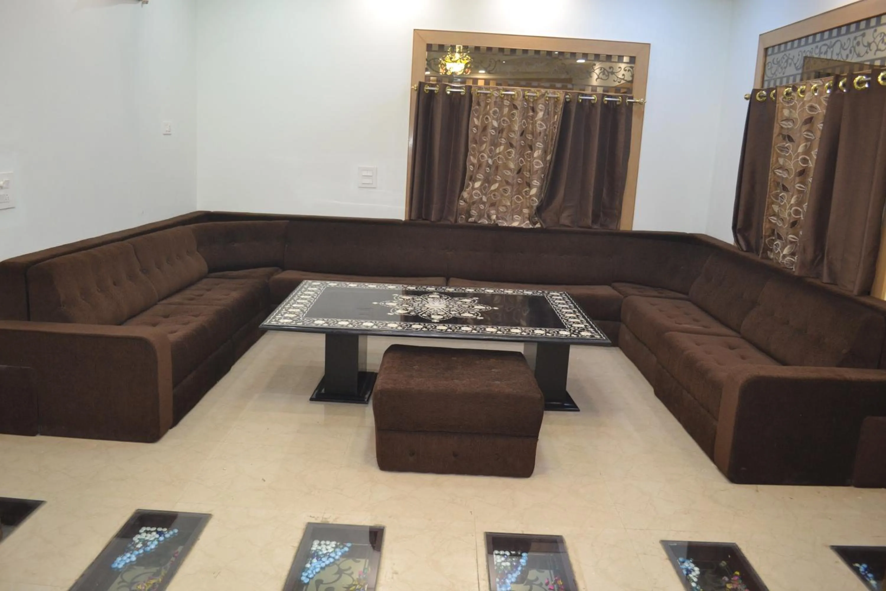 Taj Square A luxurious family homestay