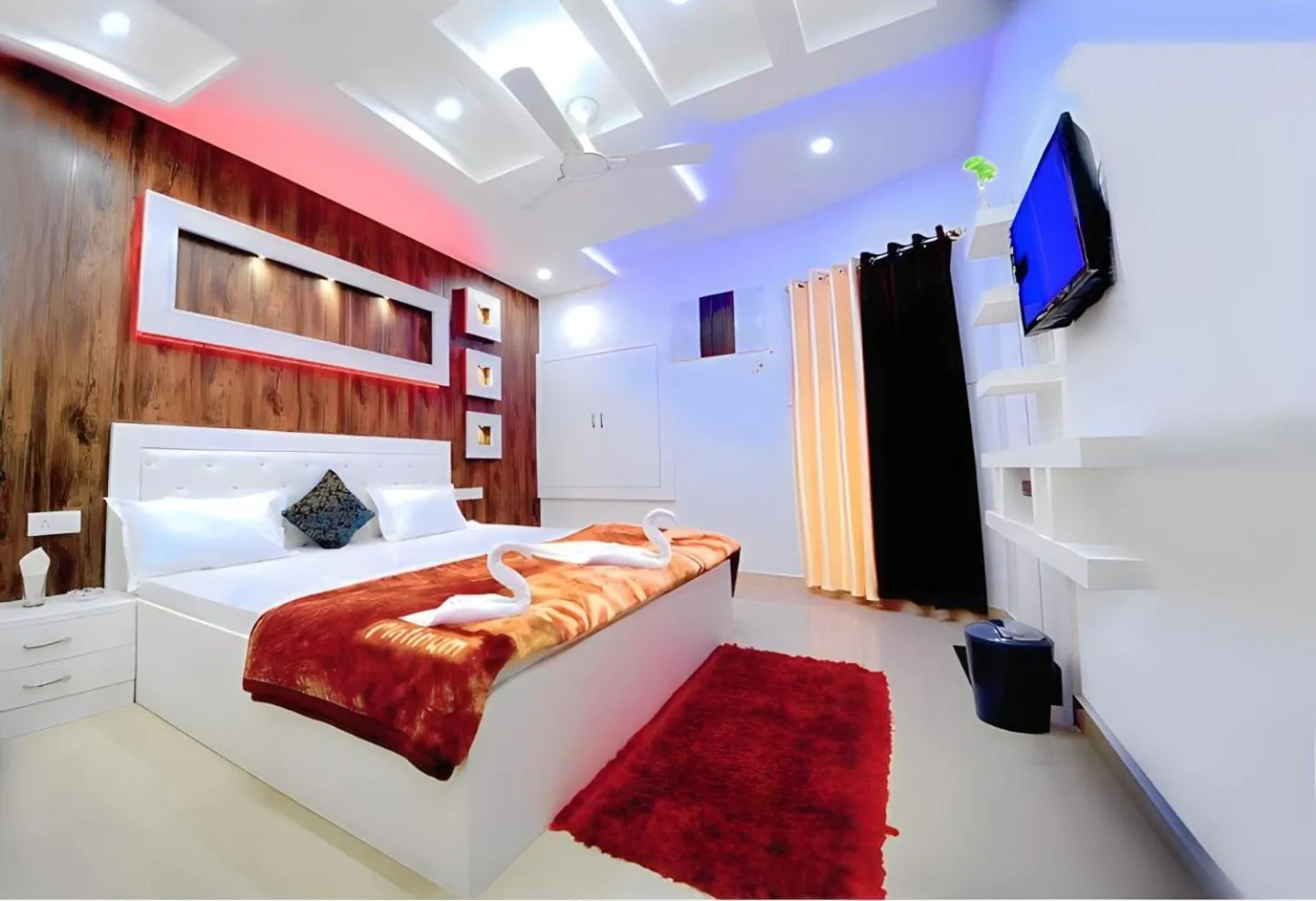 Bed in Taj Square A luxurious family homestay