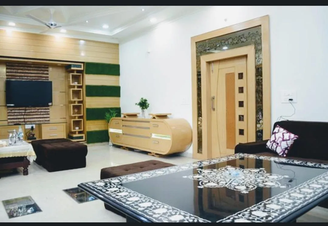 Taj Square A luxurious family homestay