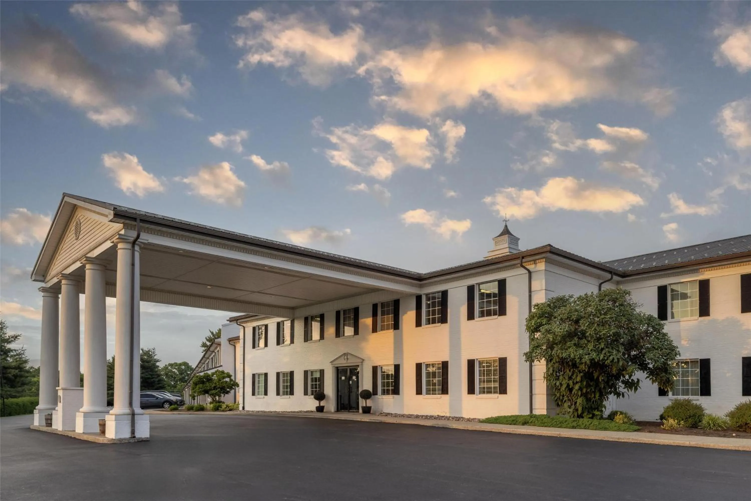 Property building in Best Western Parkside Inn