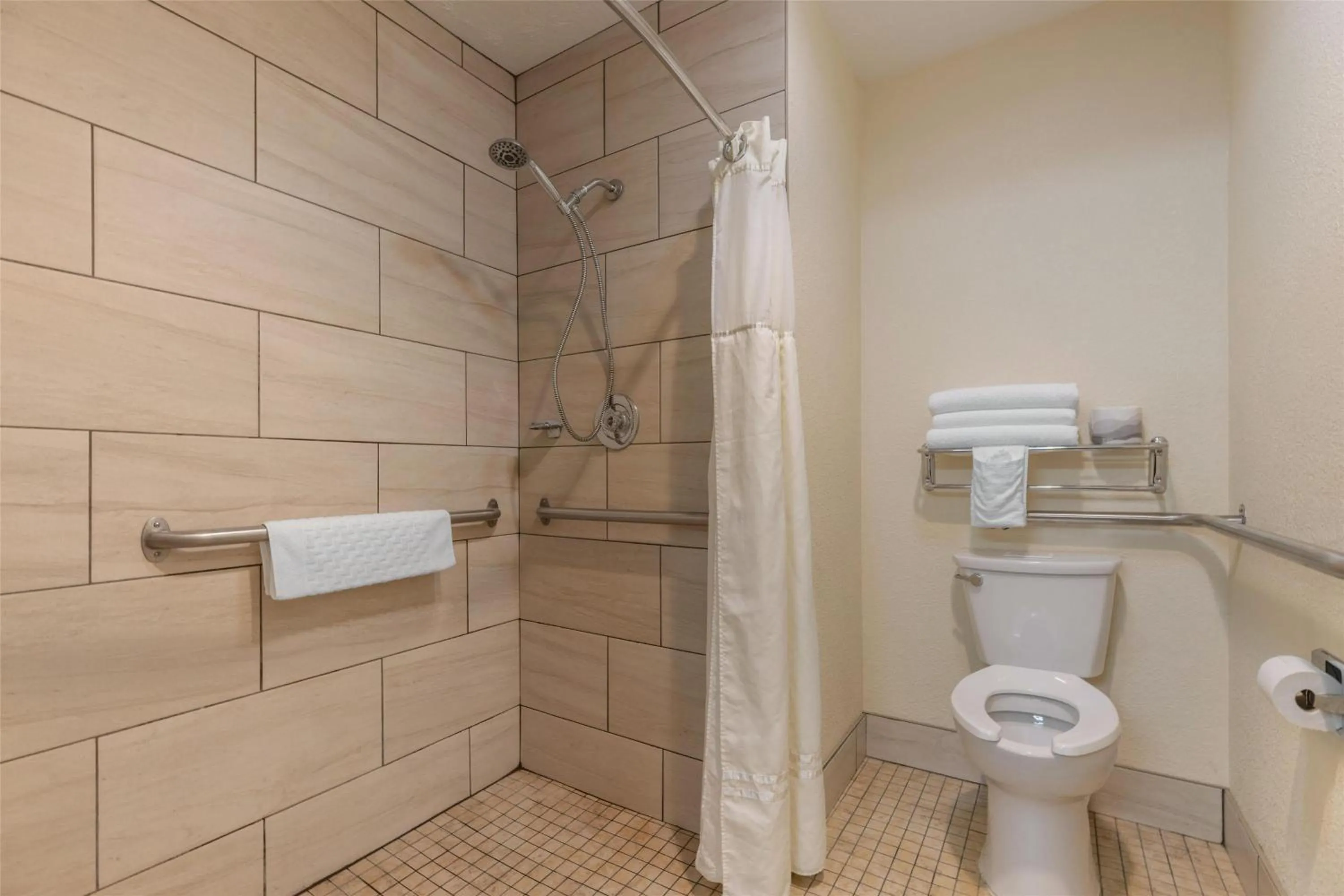 Bathroom in Best Western Parkside Inn