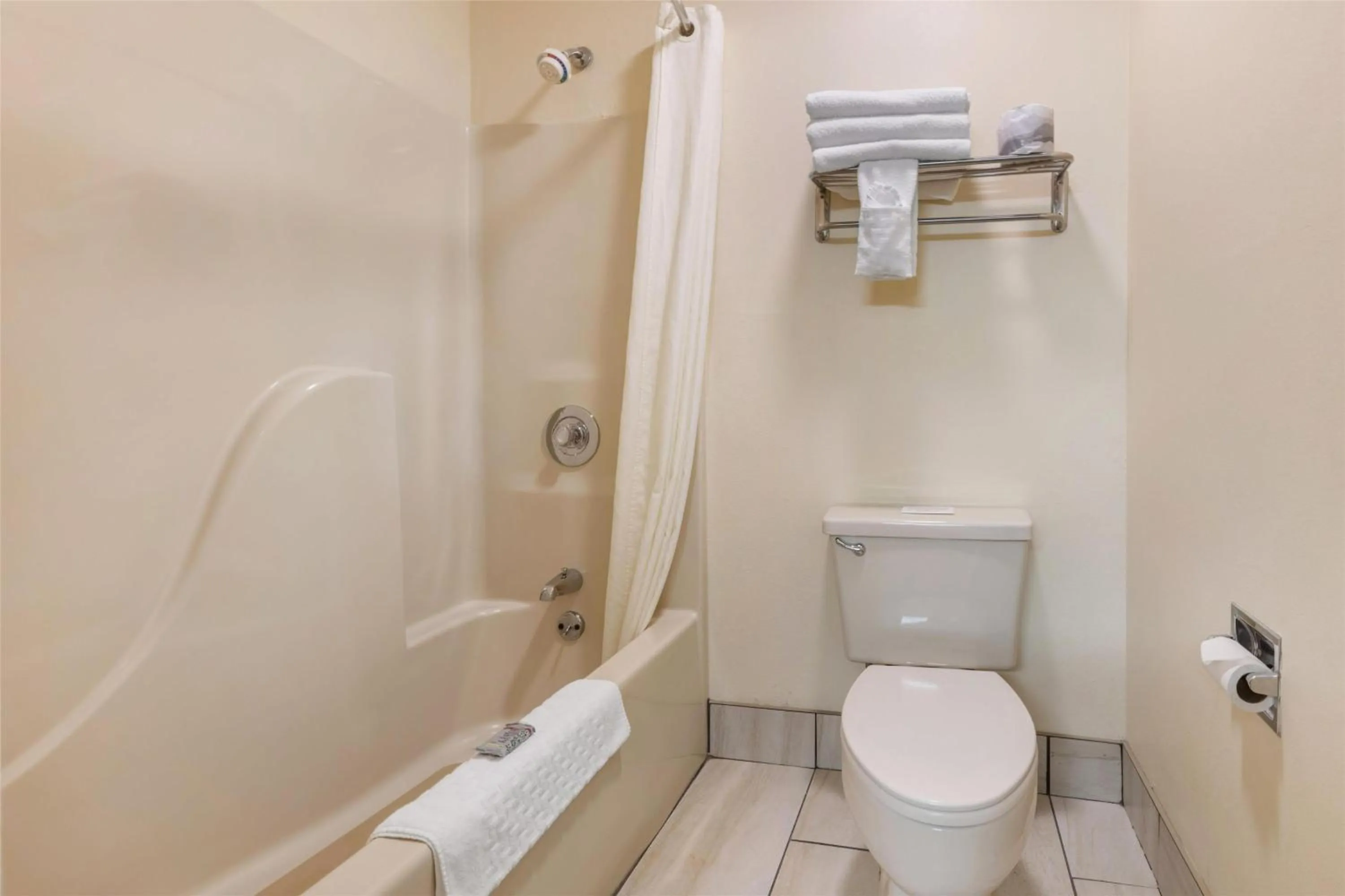 Bathroom in Best Western Parkside Inn