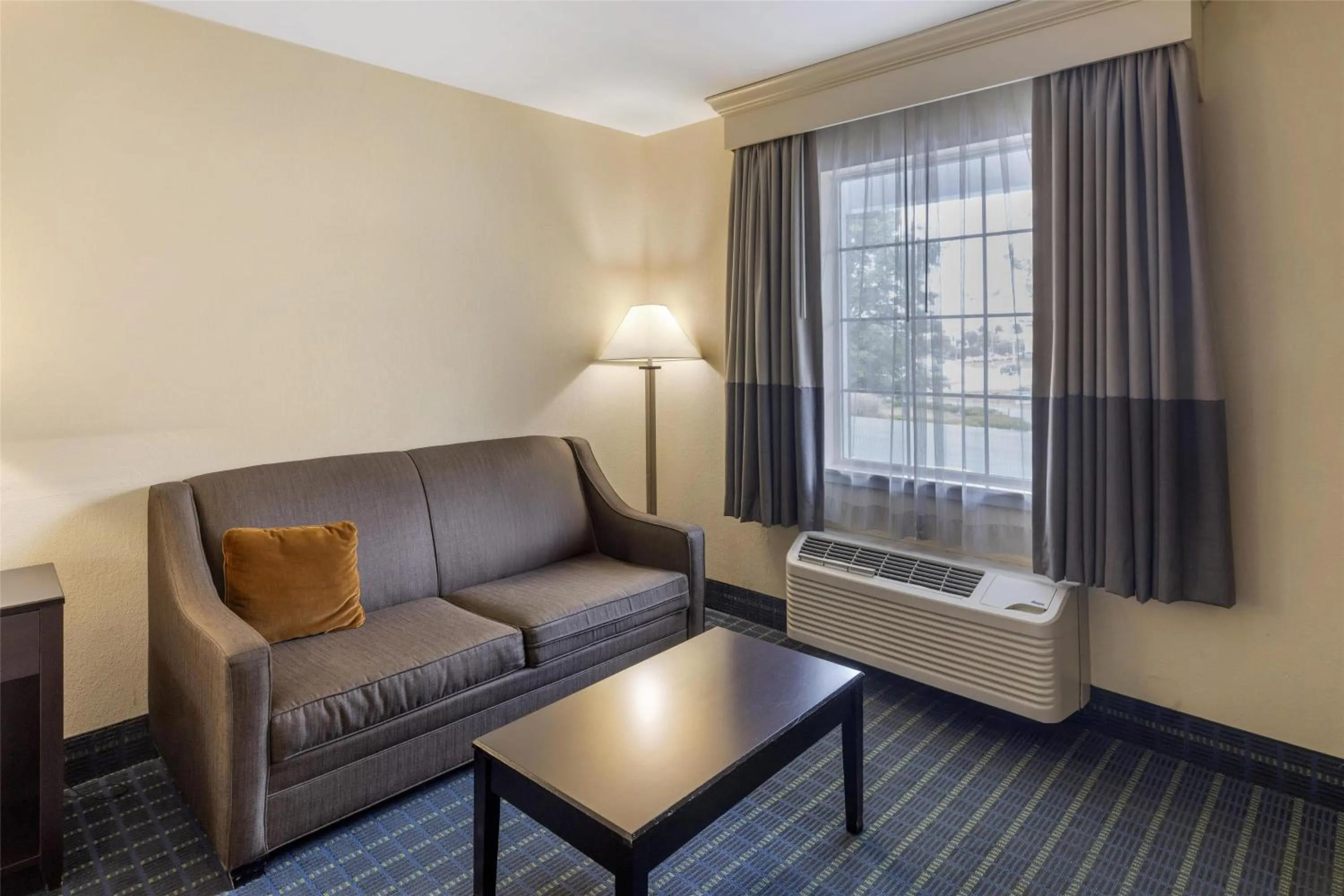 Bedroom in Best Western Parkside Inn