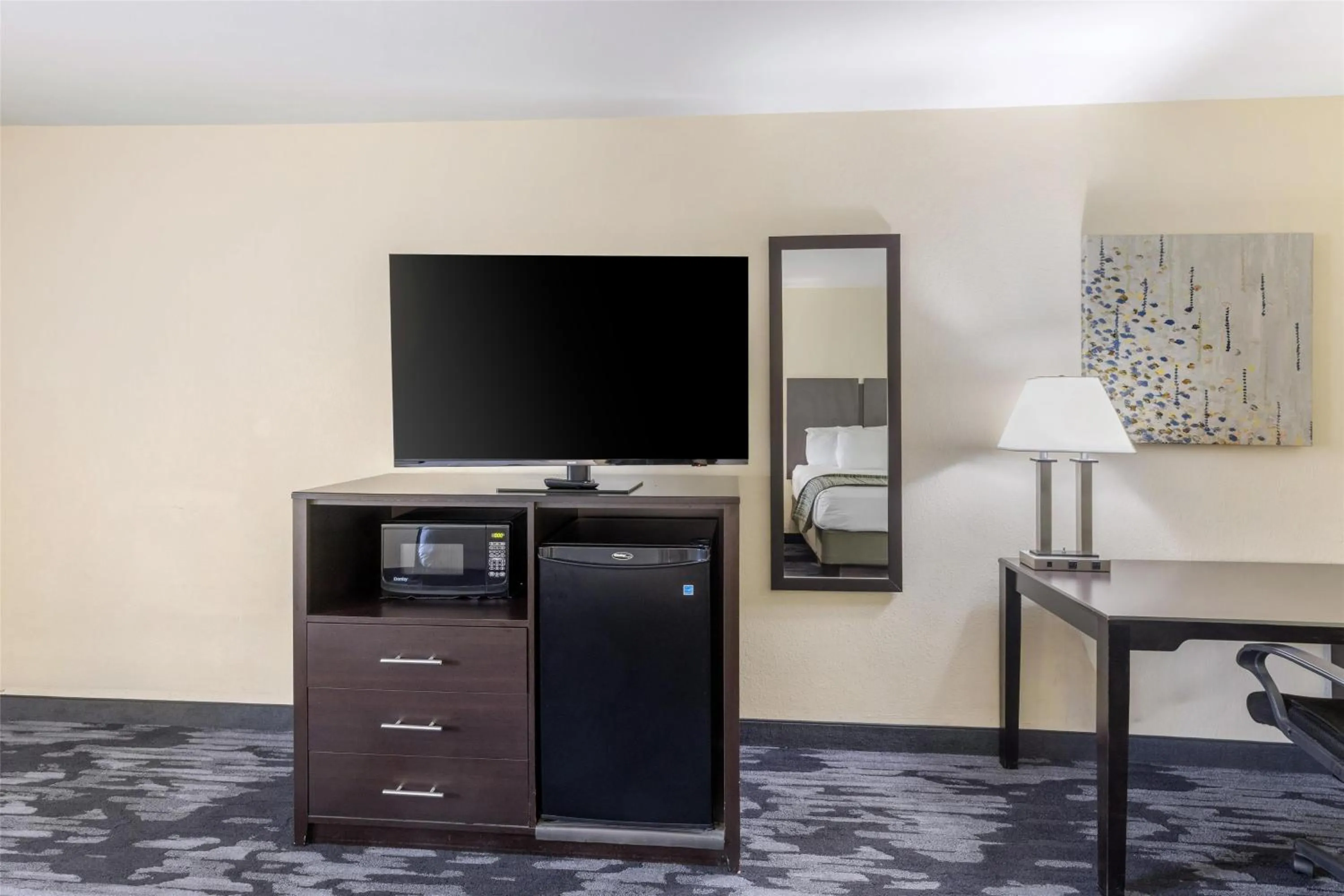 Bedroom in Best Western Parkside Inn