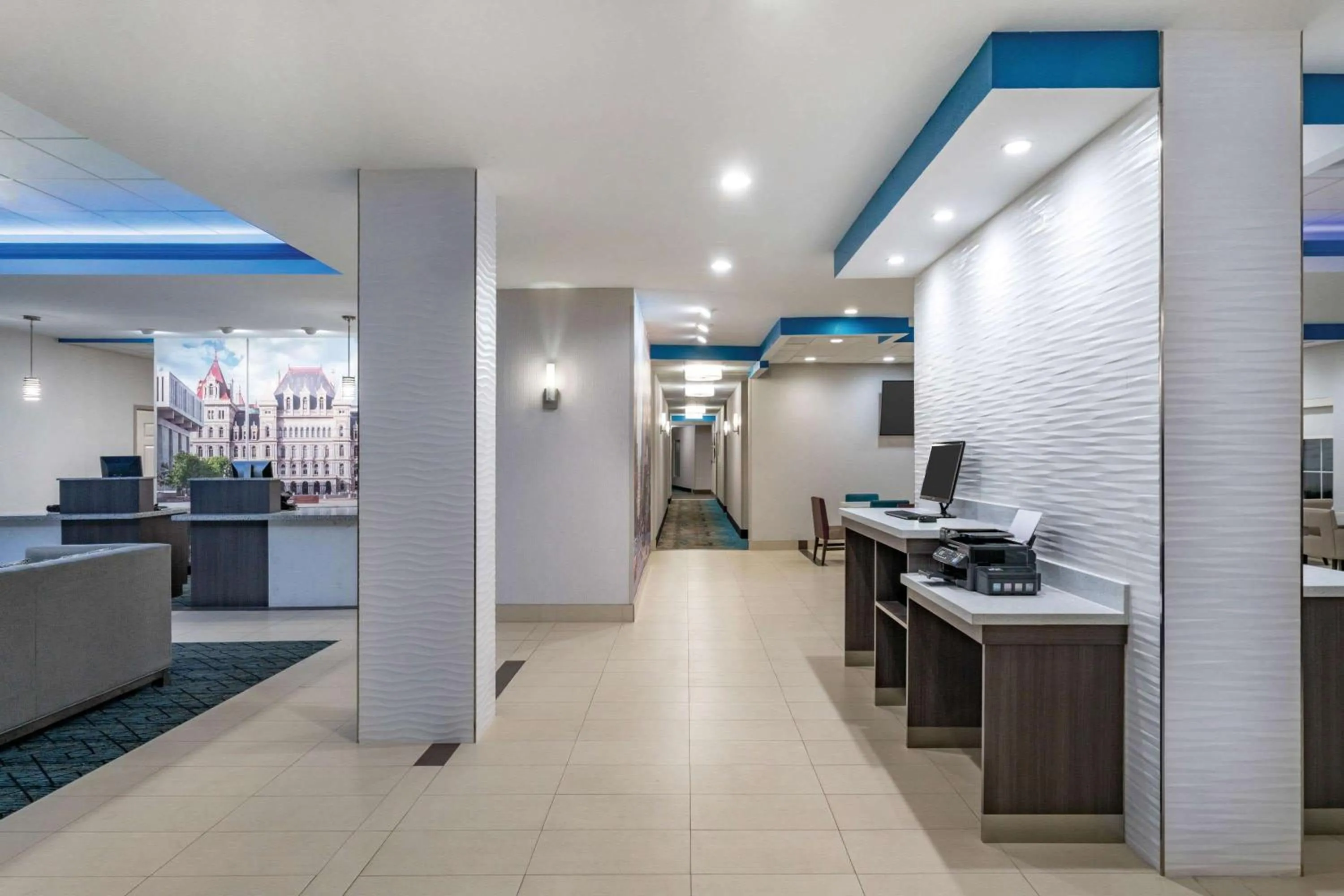 Lobby or reception in La Quinta by Wyndham Latham Albany Airport