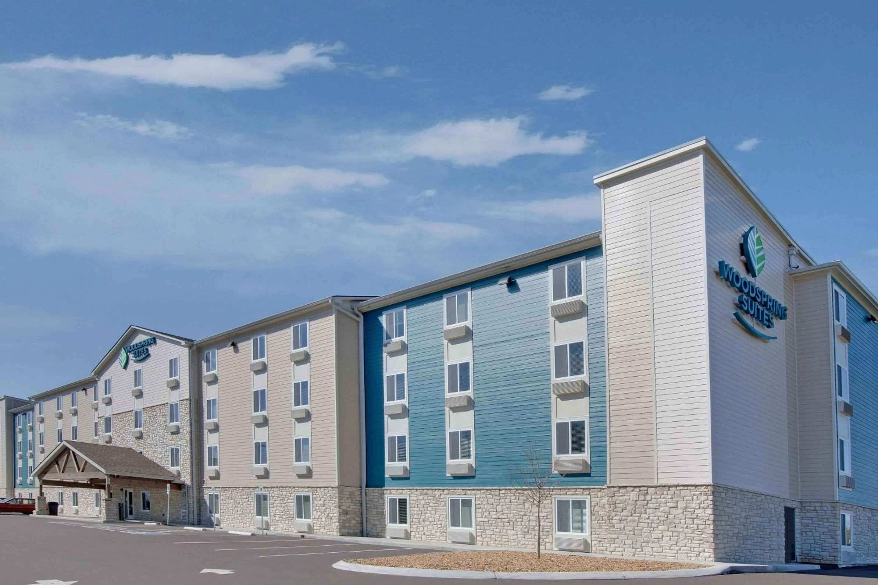 Property building in WoodSpring Suites Nashville near Rivergate