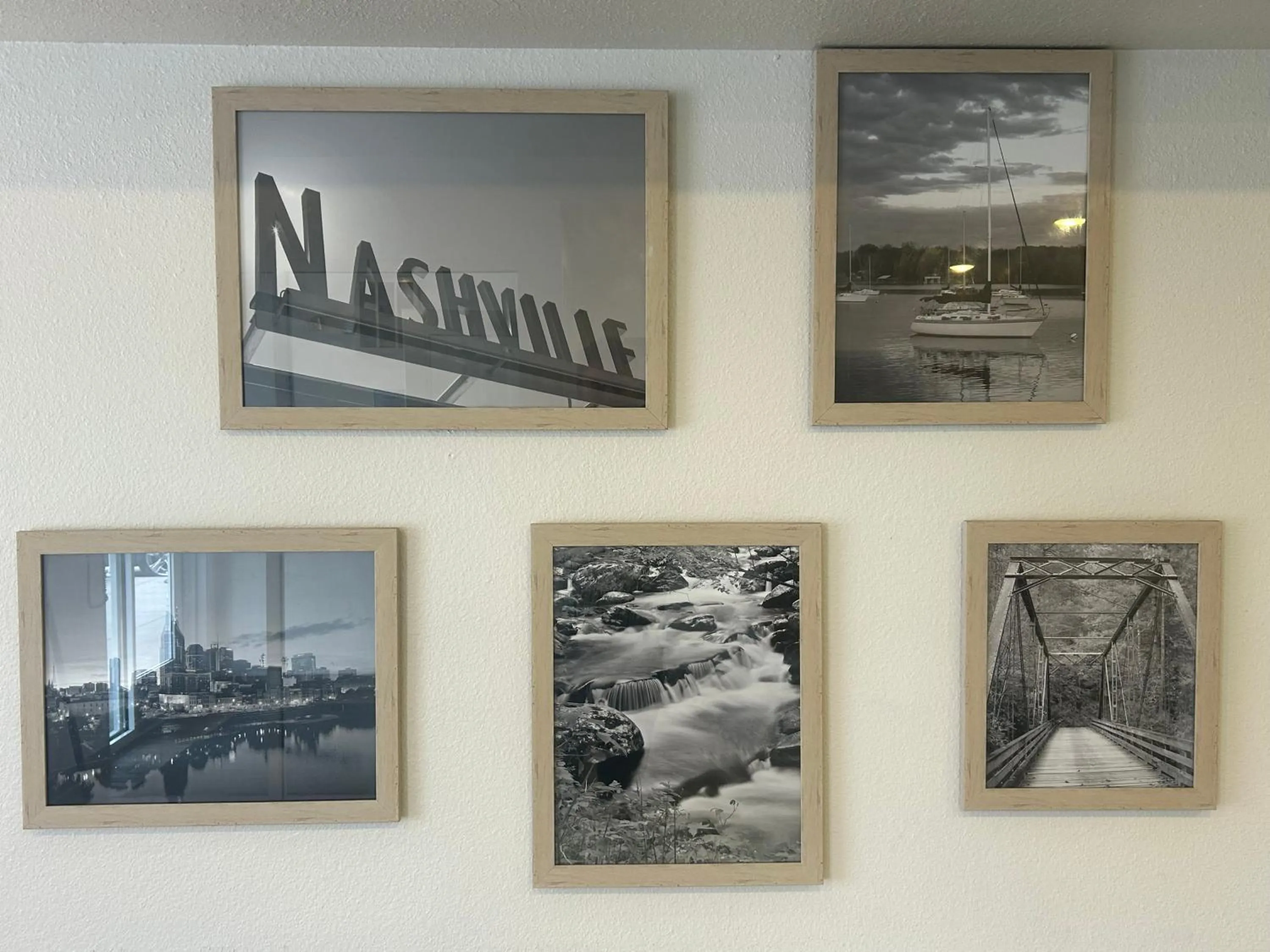 Decorative detail in WoodSpring Suites Nashville near Rivergate