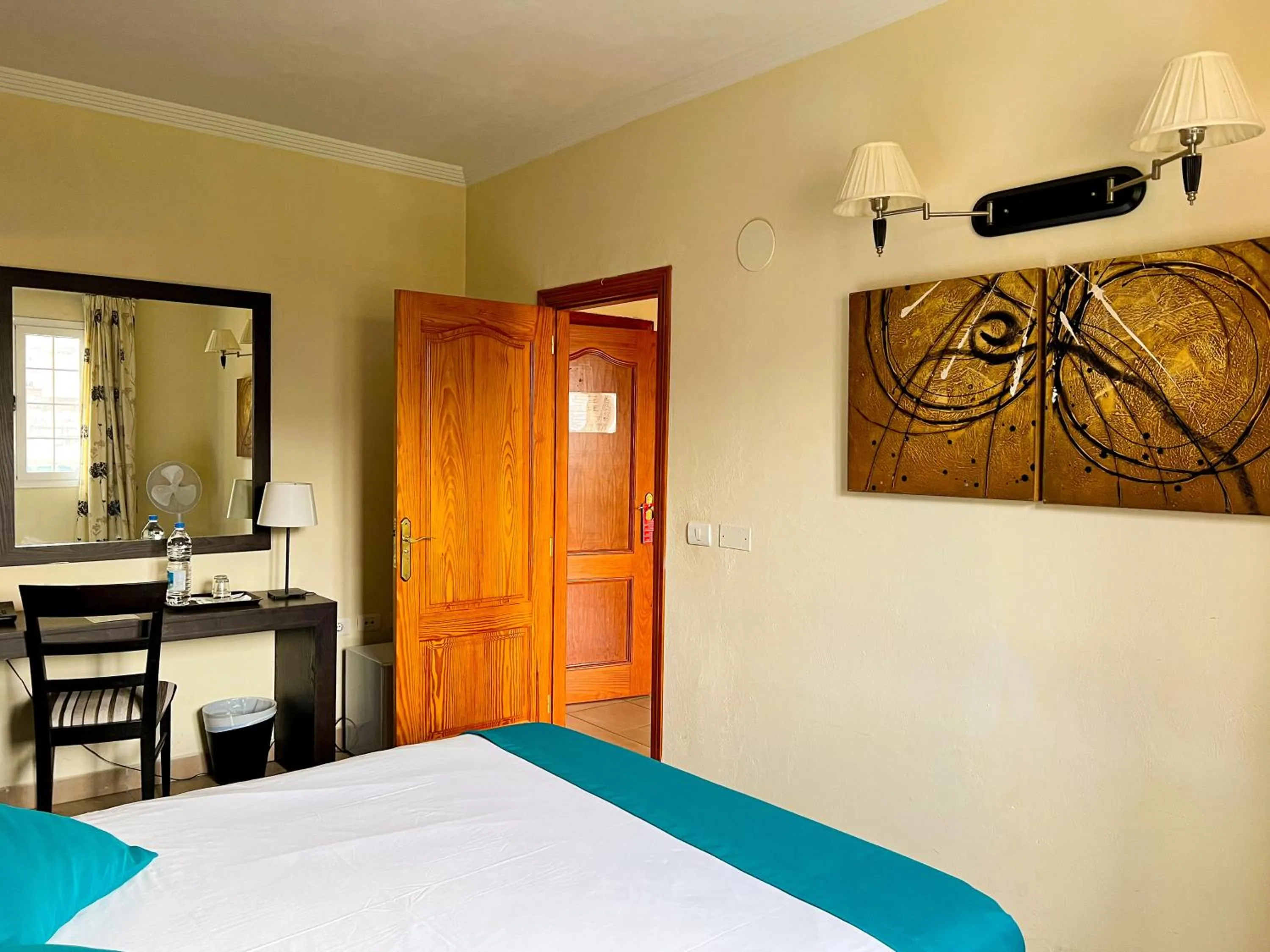 Bedroom, Bed in Hotel La Aldea Suites