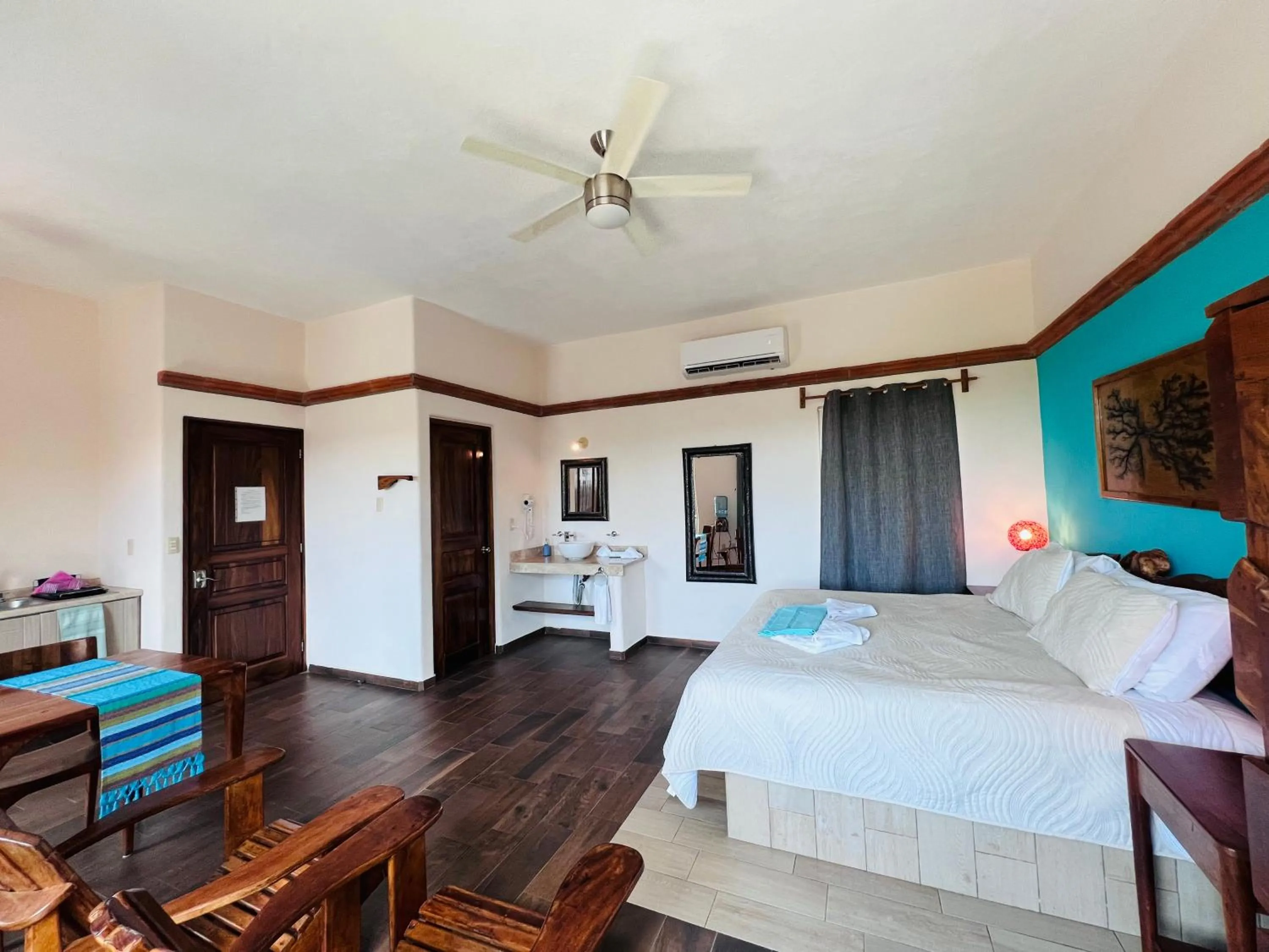 Photo of the whole room, Bed in Villa Los Corales
