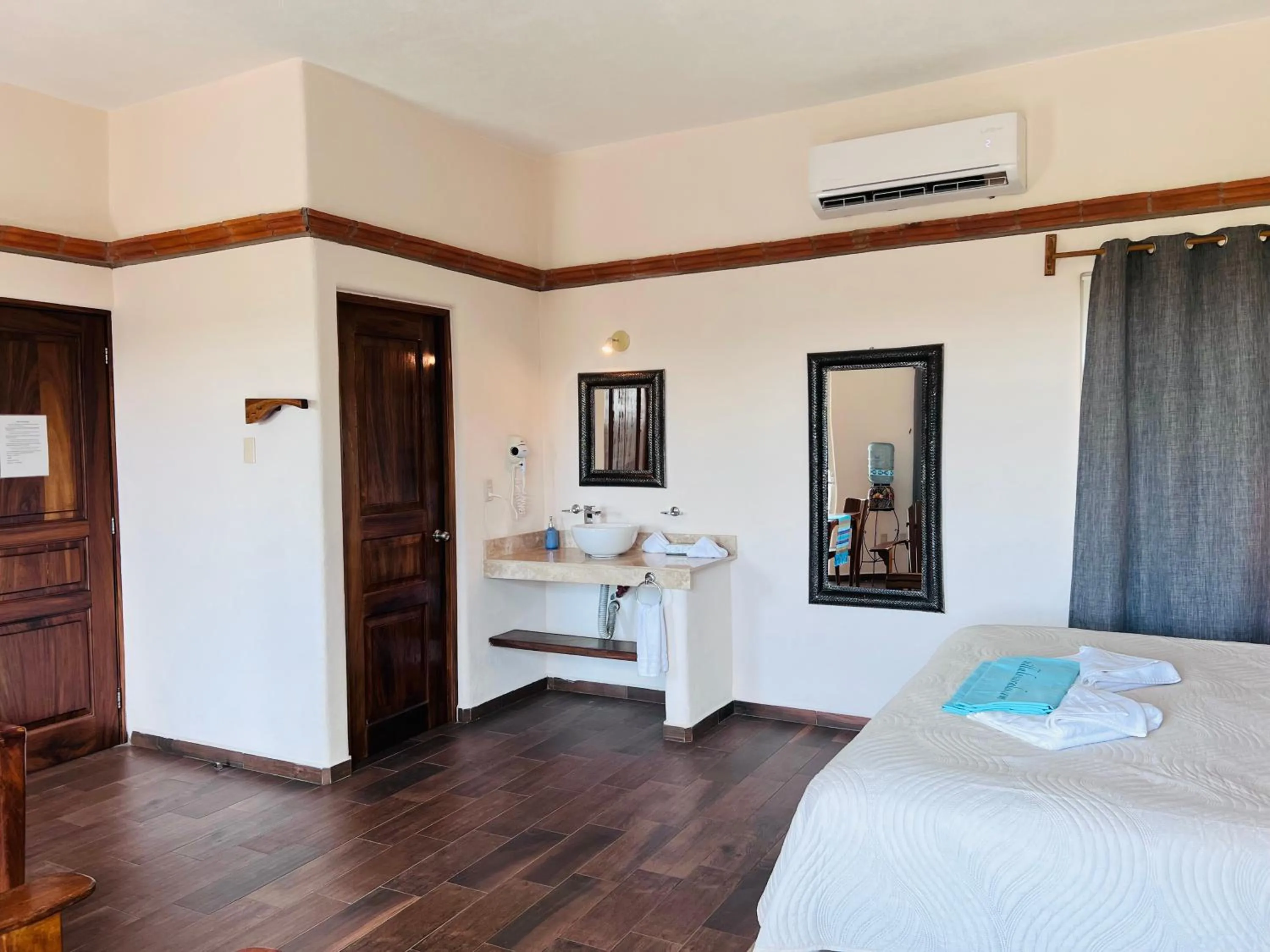 Bathroom, Bed in Villa Los Corales