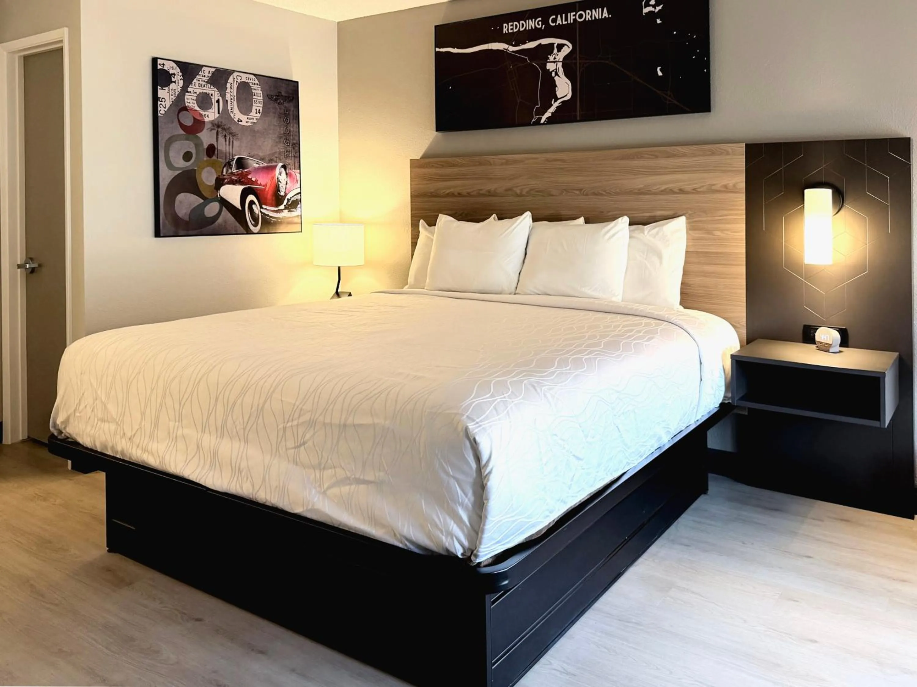 Bedroom, Bed in Thunderbird Lodge