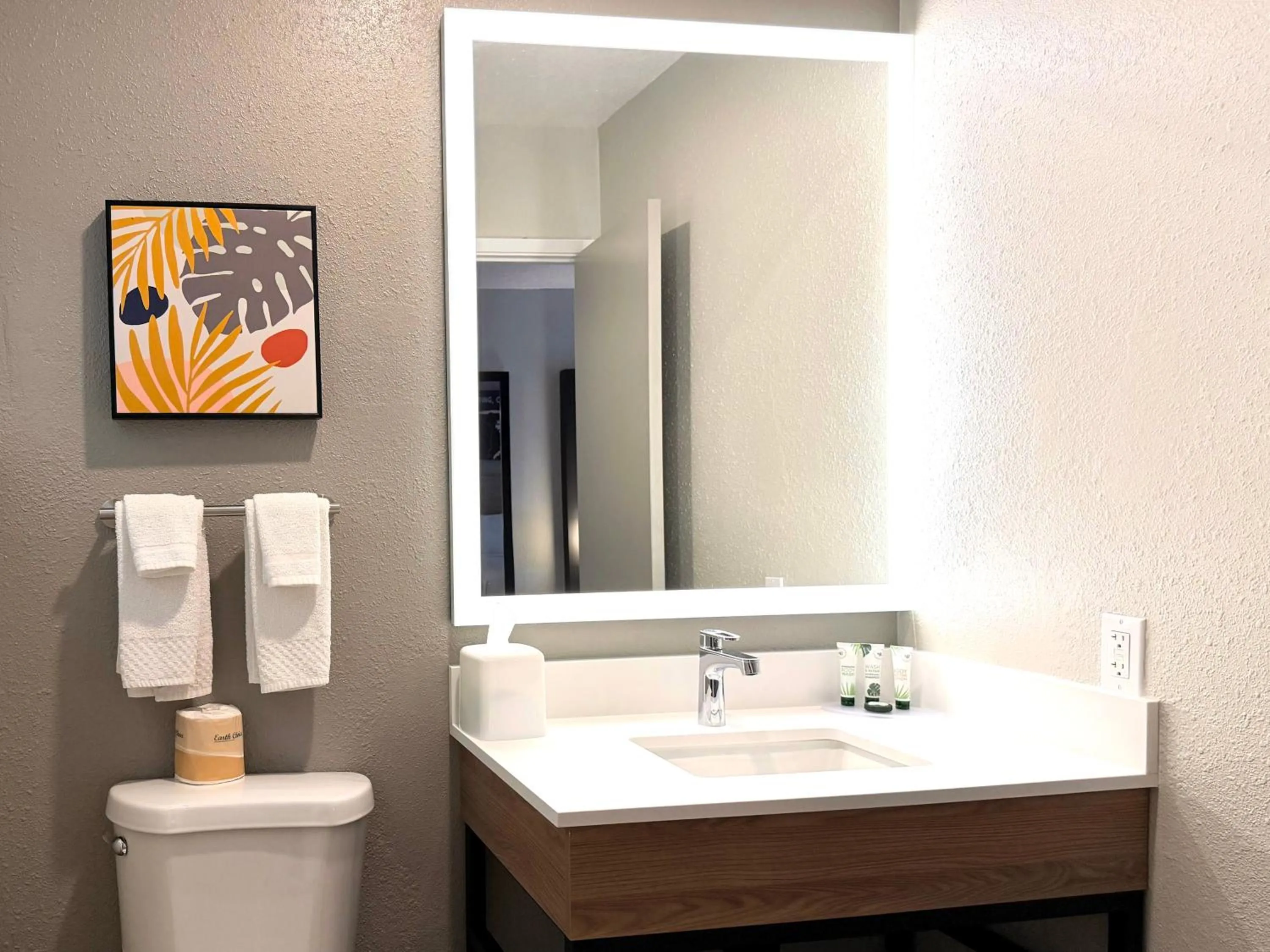 Bathroom in Thunderbird Lodge