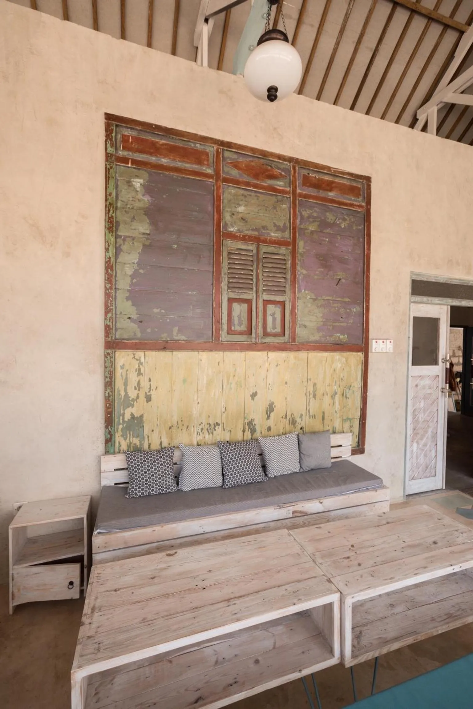 Restaurant/places to eat in La Roja Bungalows