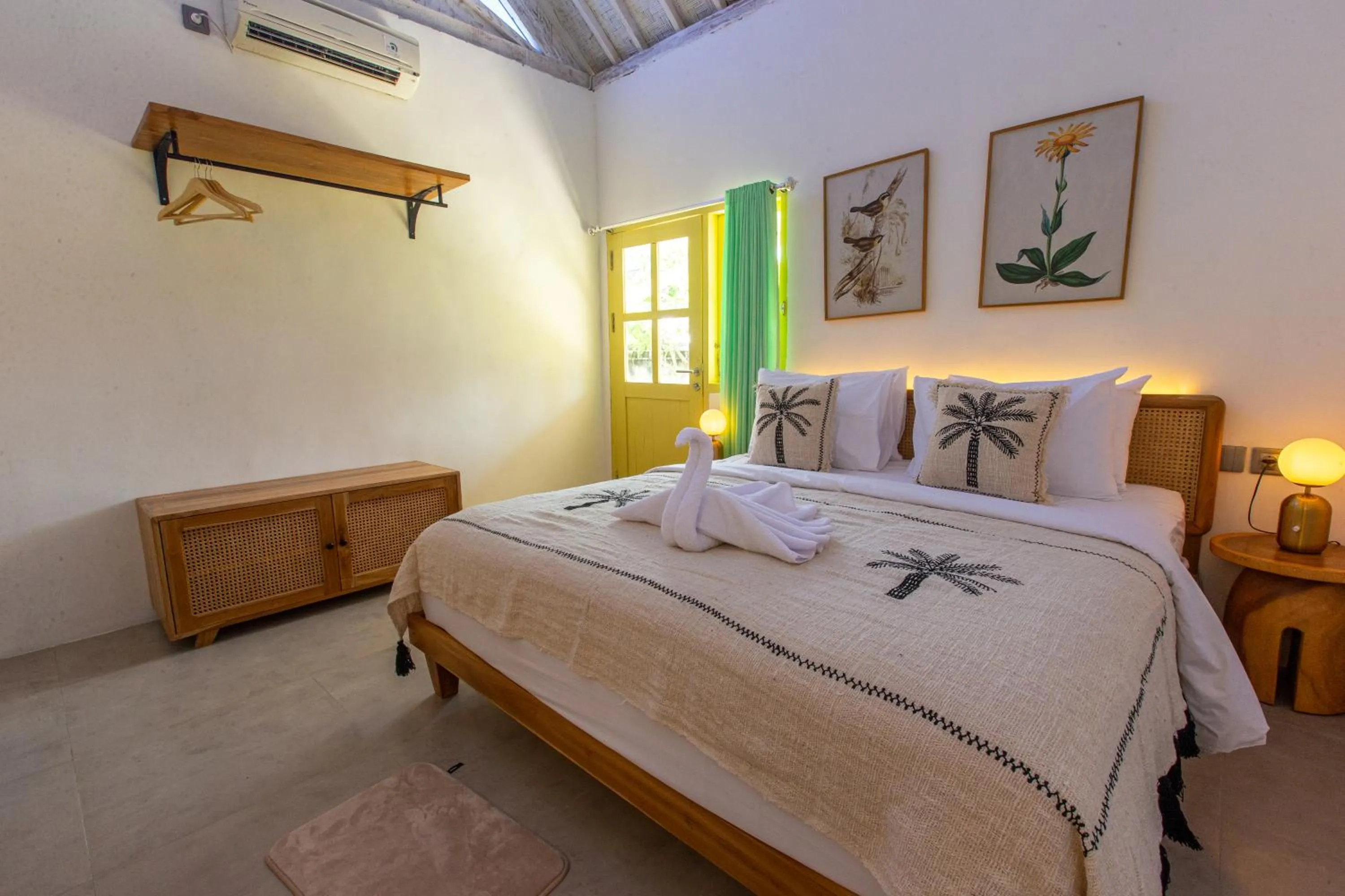 Bed in La Roja Bungalows