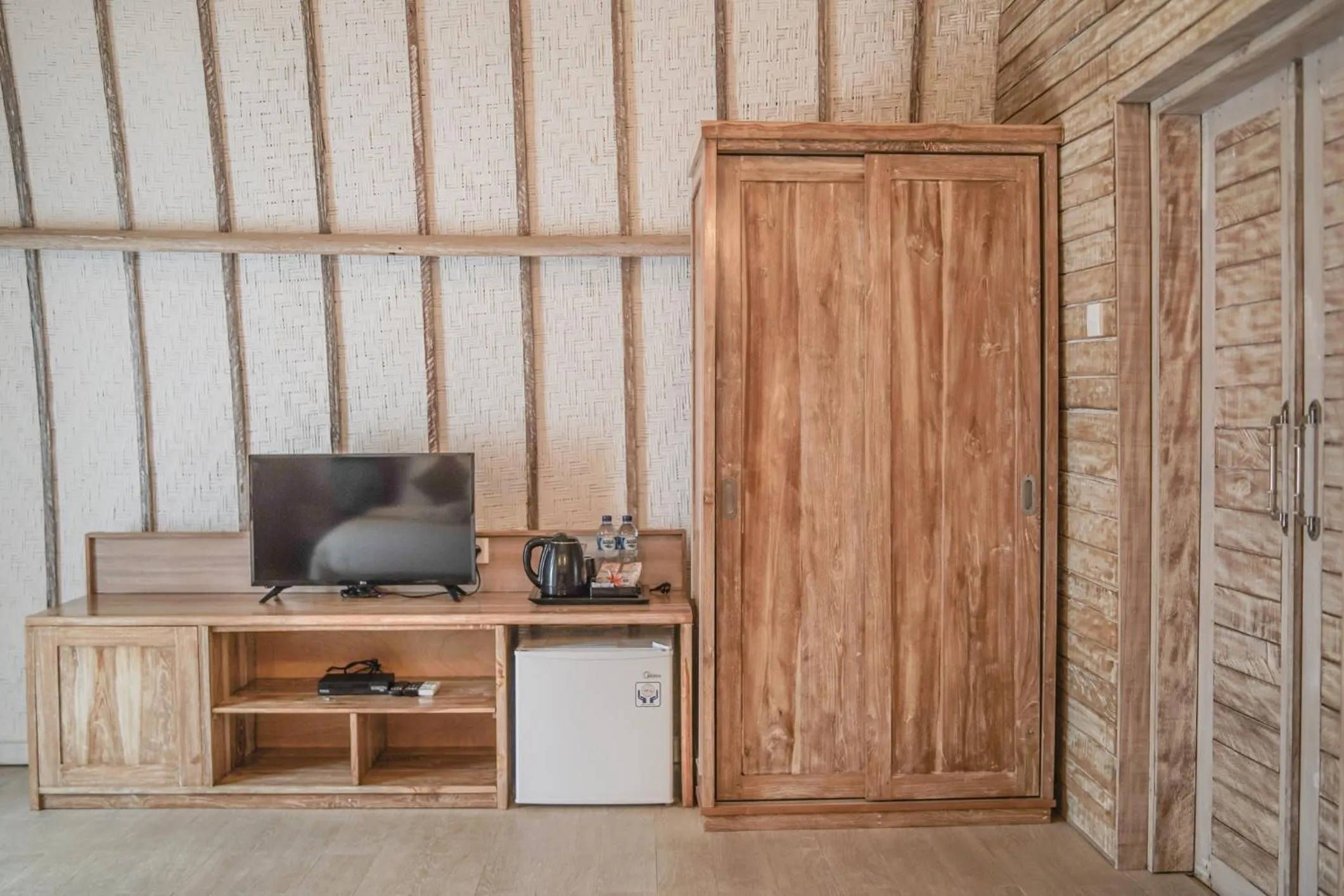 TV and multimedia in La Roja Bungalows