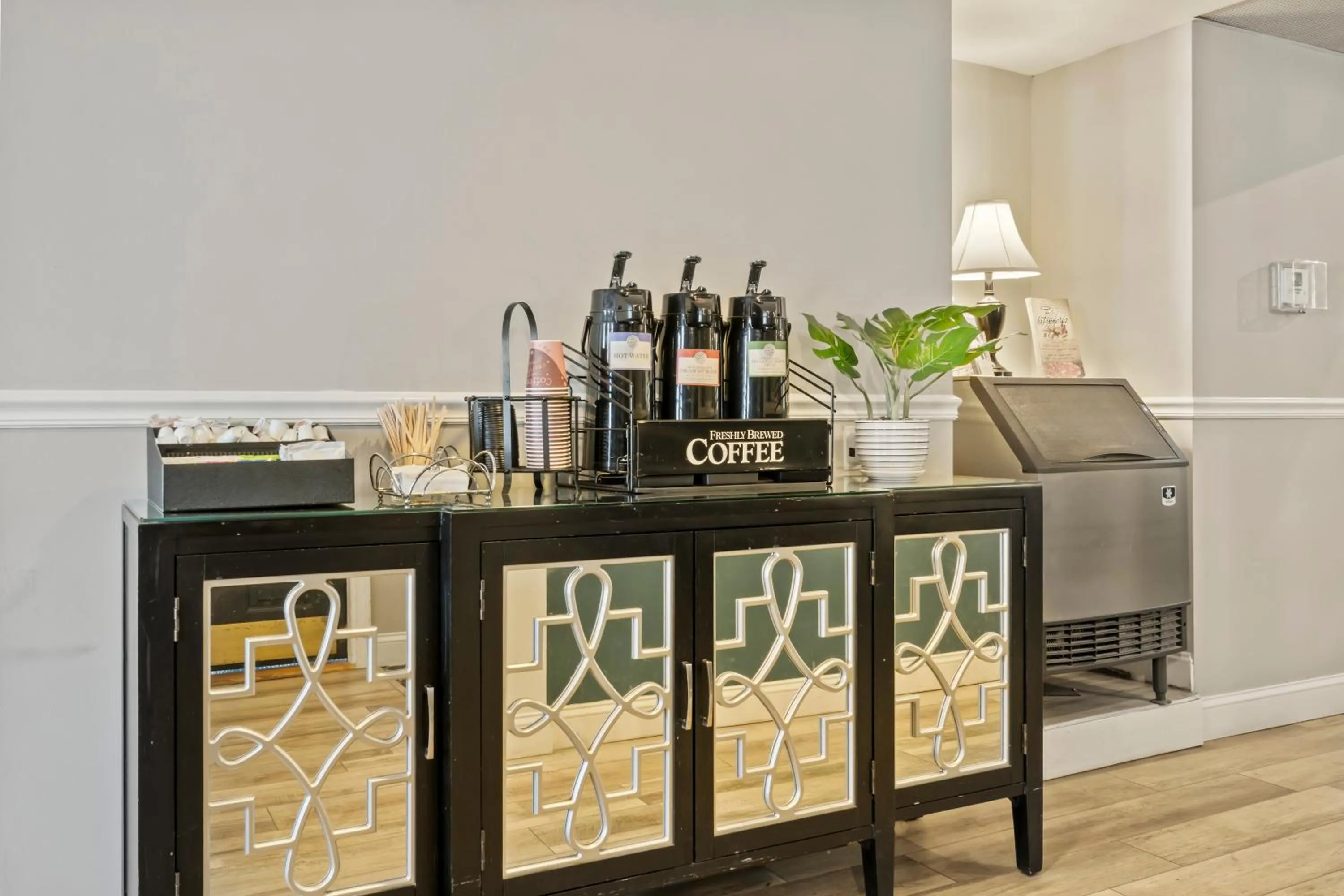Coffee/tea facilities in The Grand Hotel