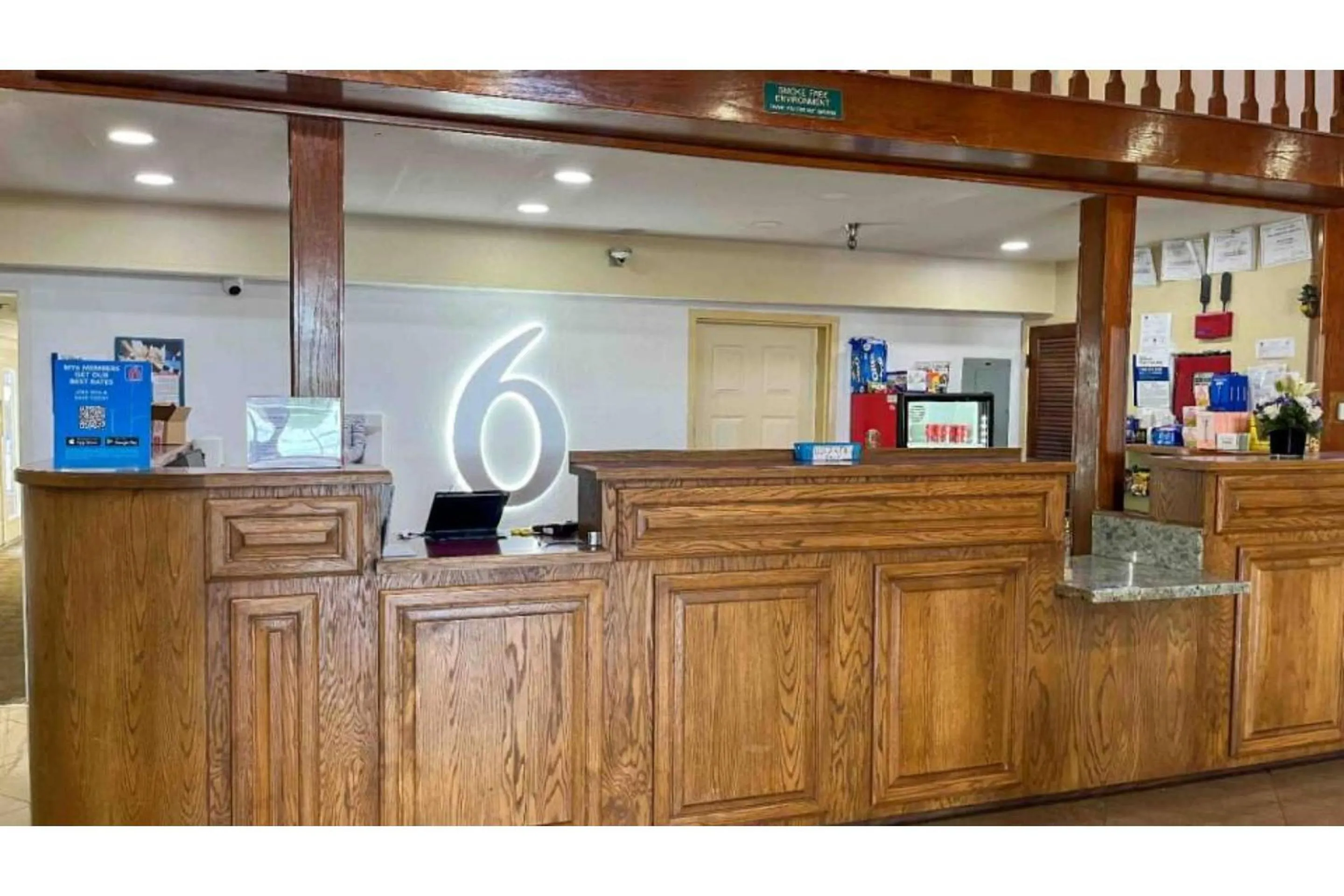 Lobby or reception in Motel 6 Tucson, AZ Airport Kino Sports Complex