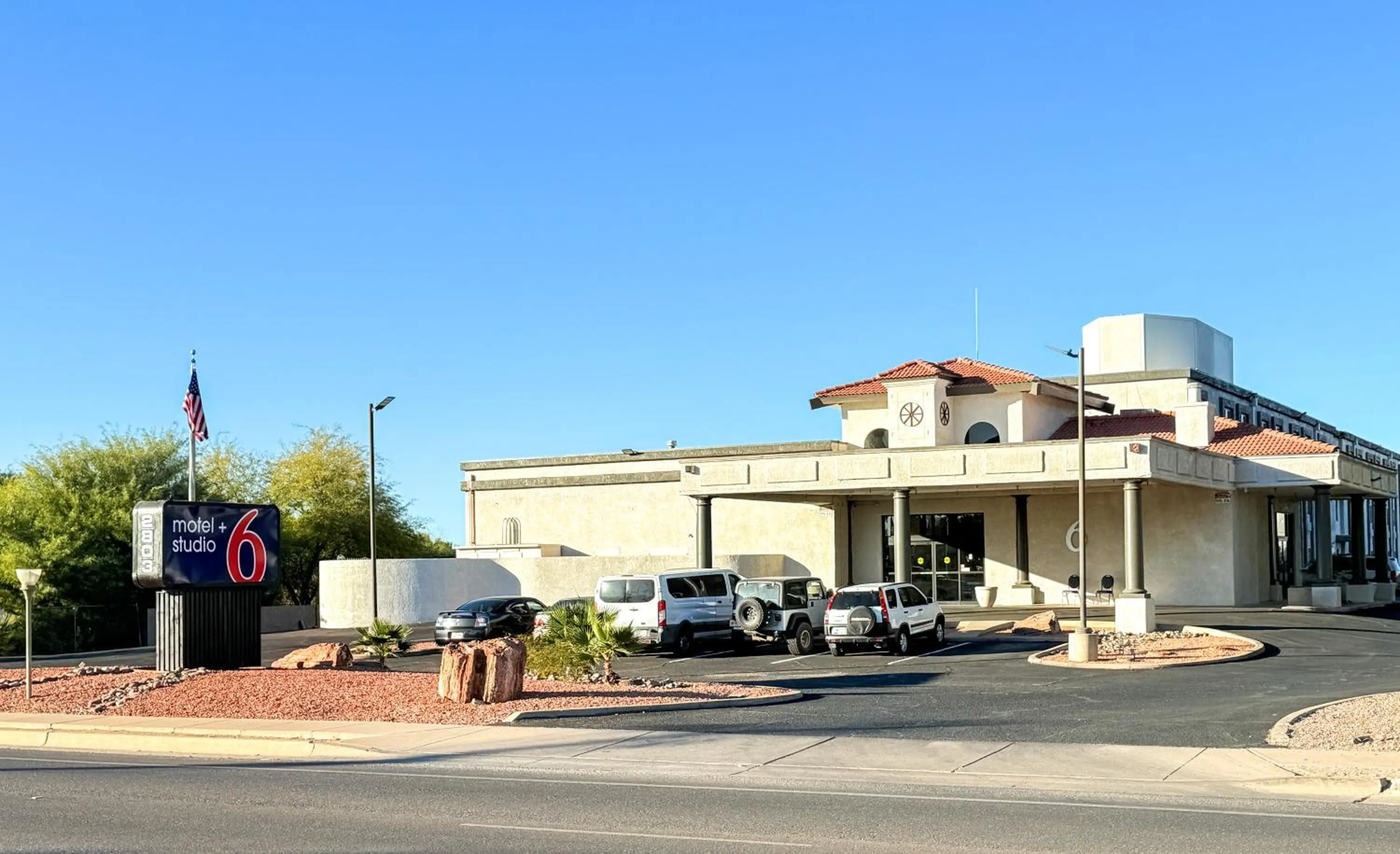Property building in Motel 6 Tucson, AZ Airport Kino Sports Complex