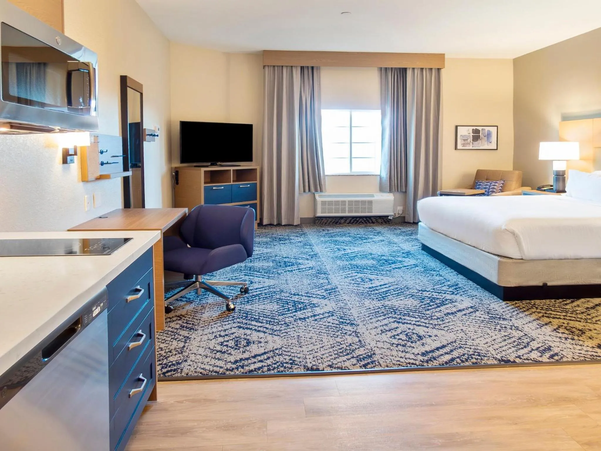 Photo of the whole room, Bed in Candlewood Suites Avondale-New Orleans by IHG