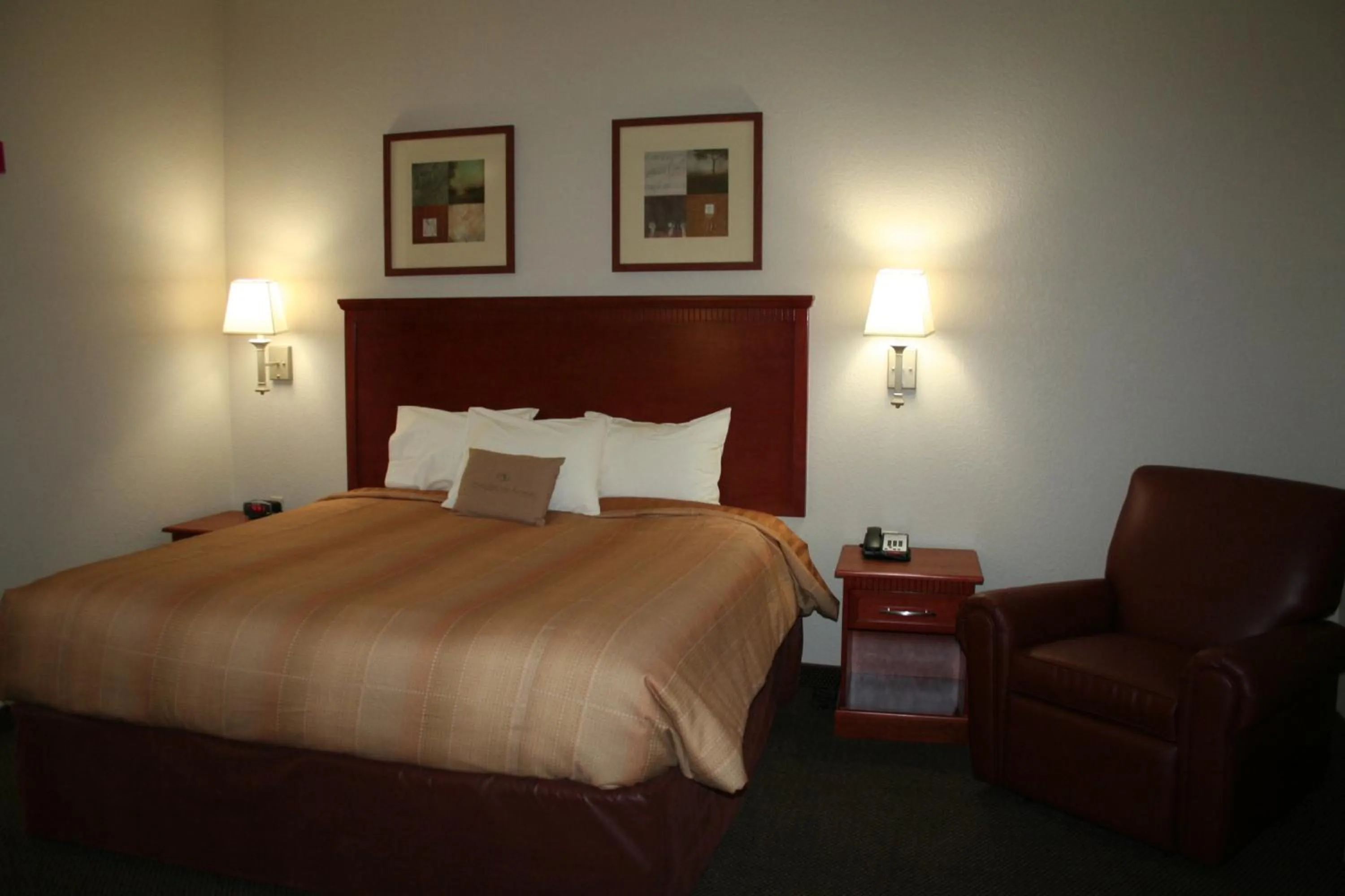 Photo of the whole room, Bed in Candlewood Suites Avondale-New Orleans by IHG
