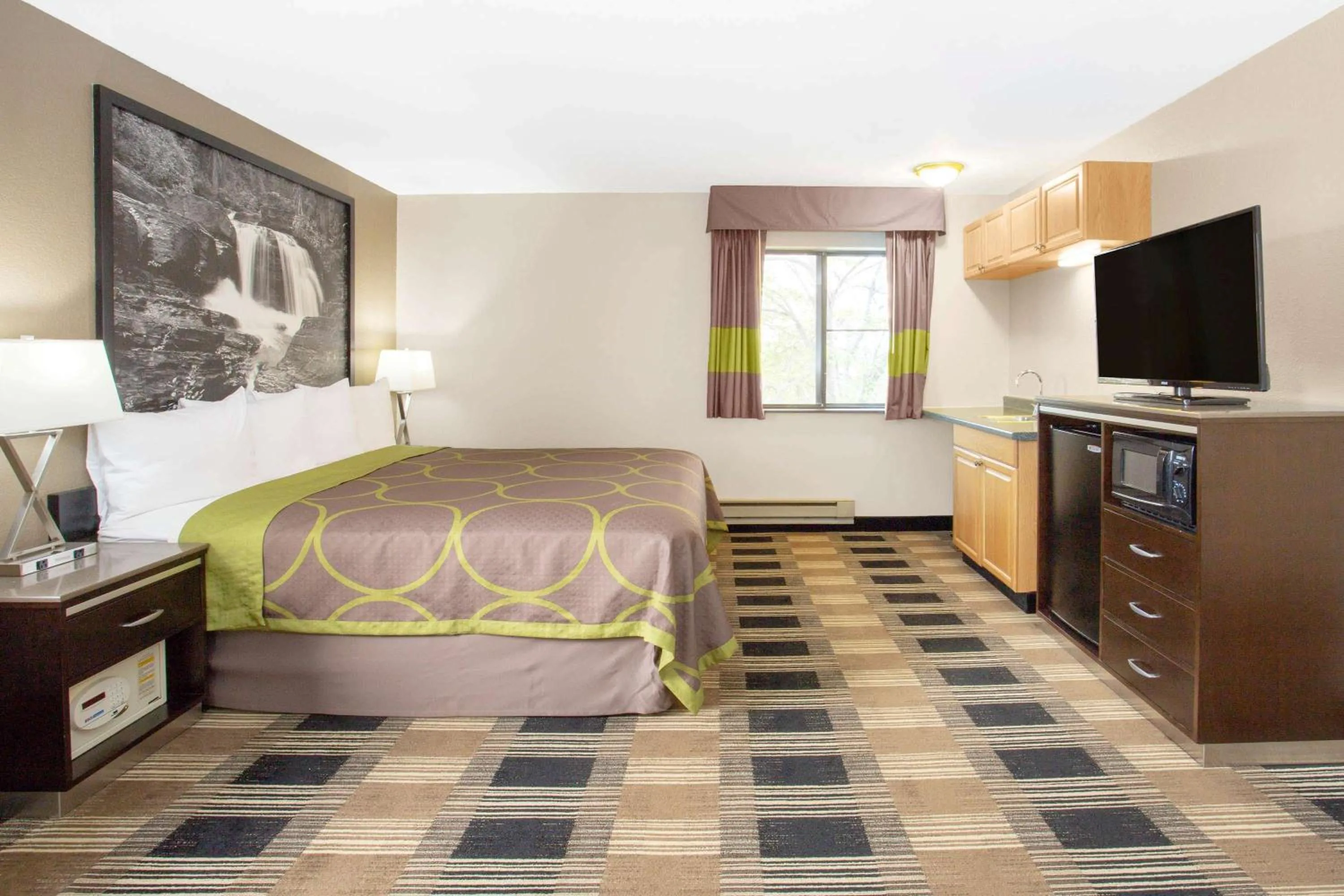 Photo of the whole room, Bed in Super 8 by Wyndham Billings