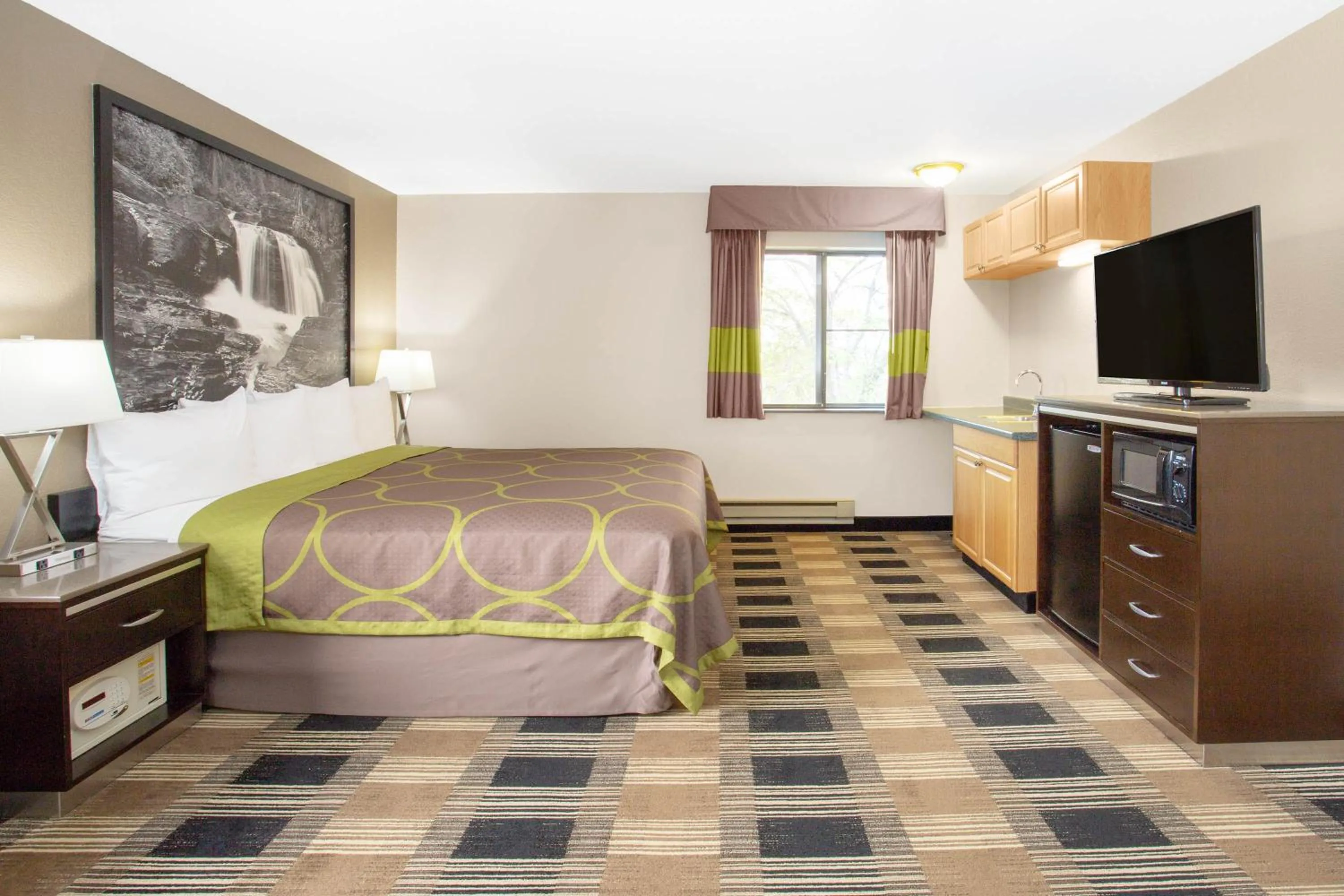 Bedroom, Bed in Super 8 by Wyndham Billings