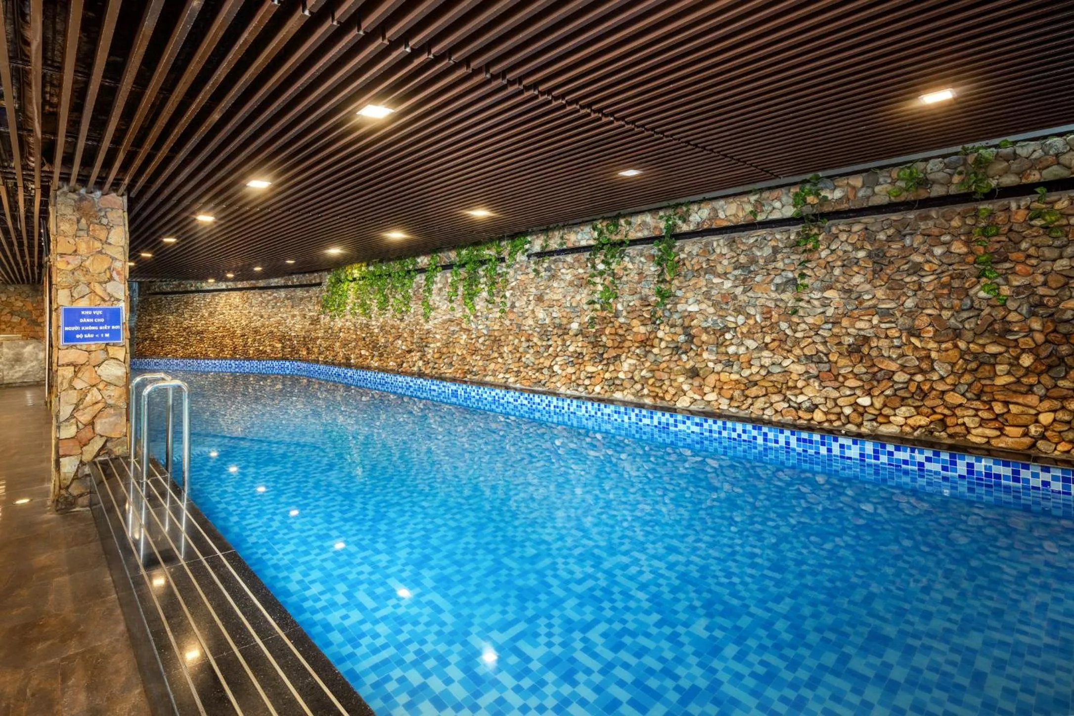 Swimming pool in Ravatel Luxury Hotel Bac Giang