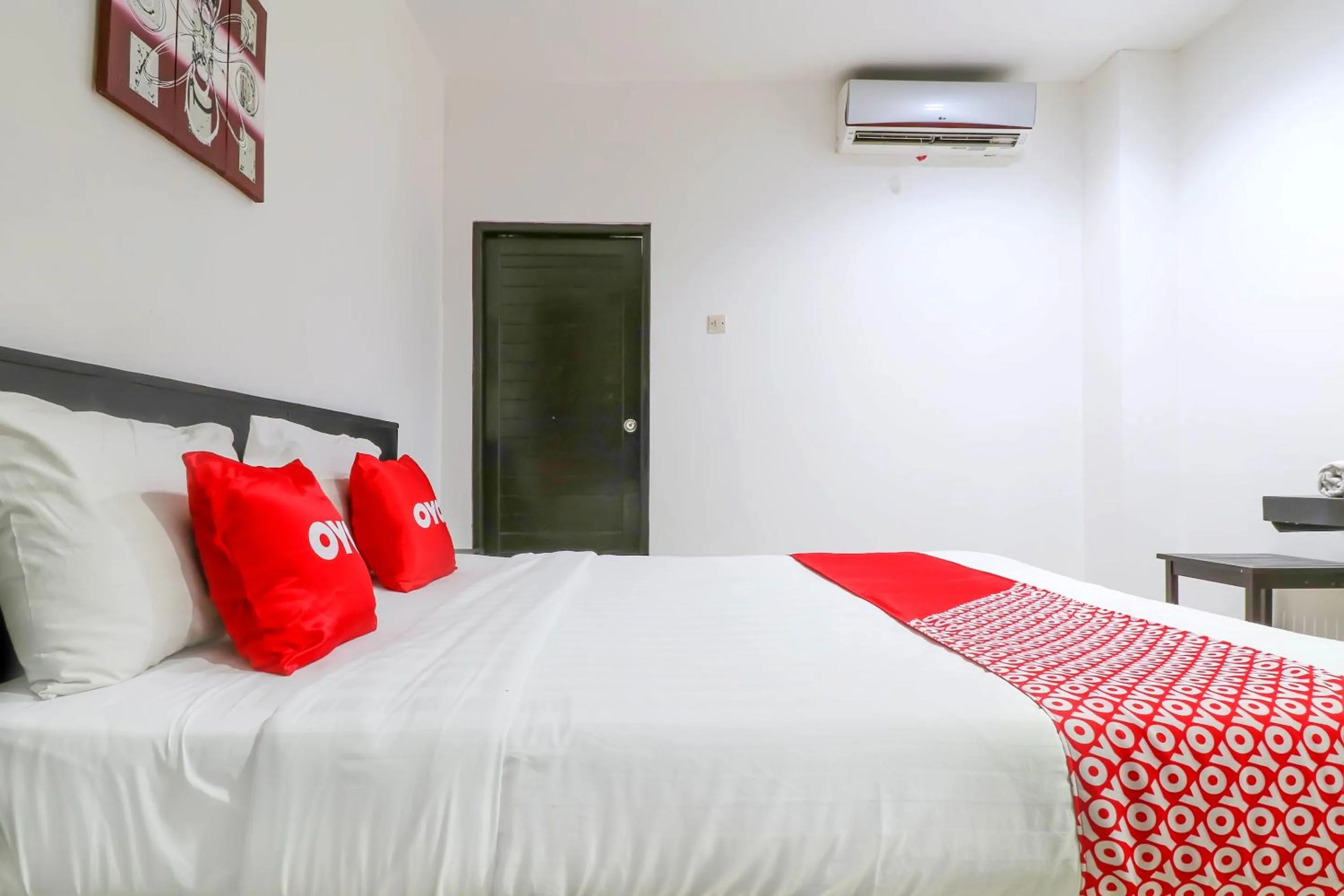 Bedroom, Bed in Capital O 1666 Grand Pudjawan Hotel Near Kuta Beach