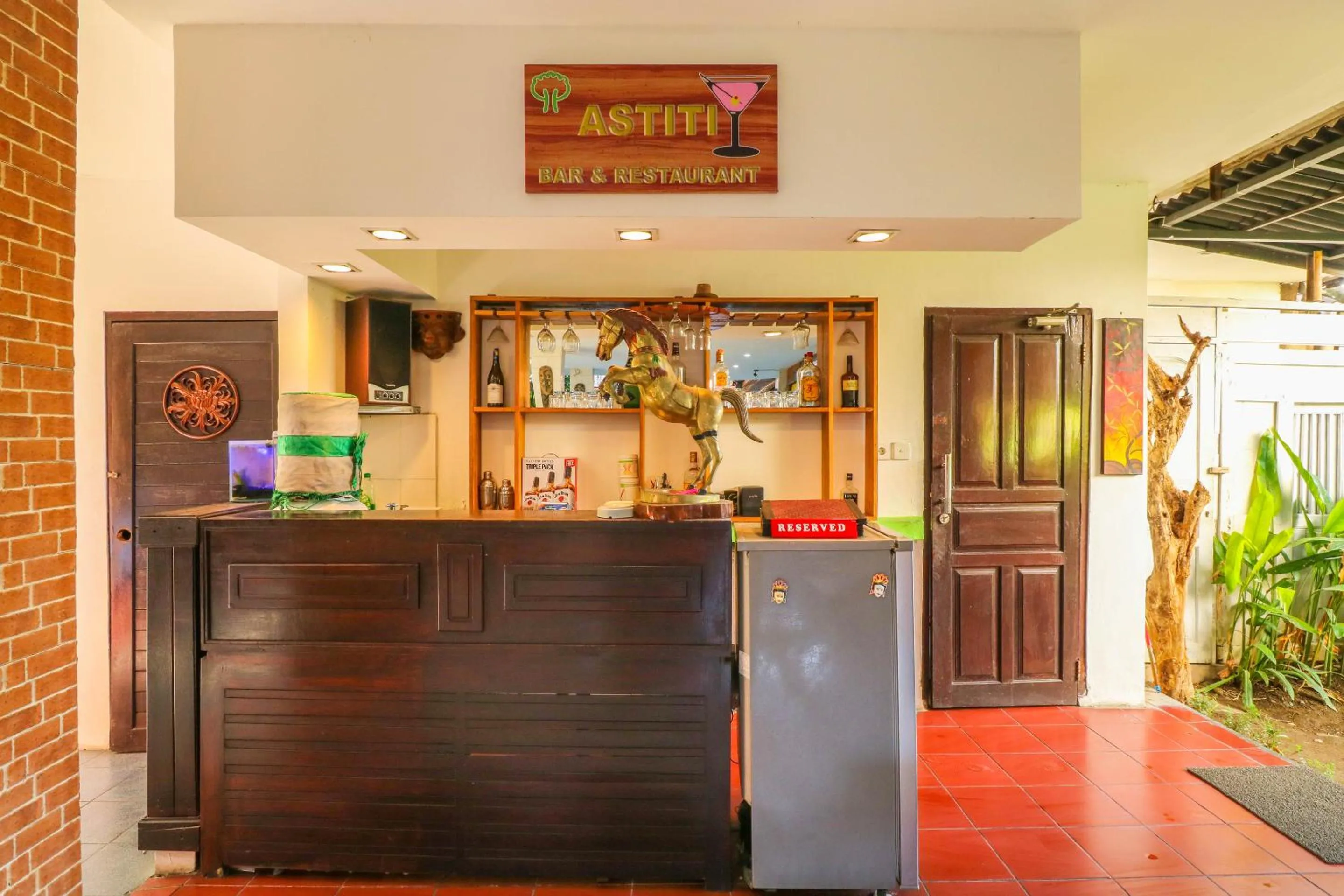 Restaurant/places to eat in Capital O 1666 Grand Pudjawan Hotel Near Kuta Beach