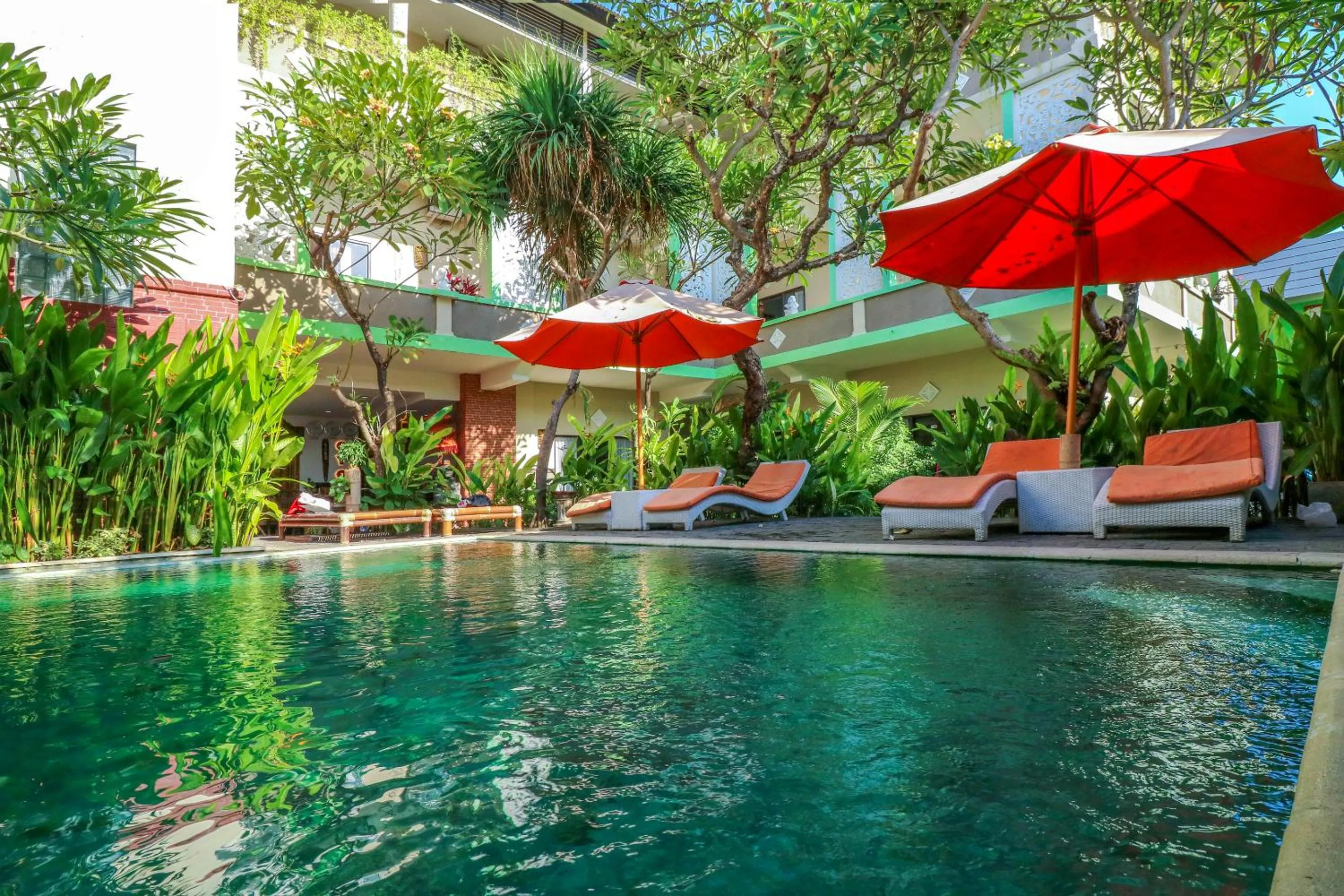 Swimming pool in Capital O 1666 Grand Pudjawan Hotel Near Kuta Beach
