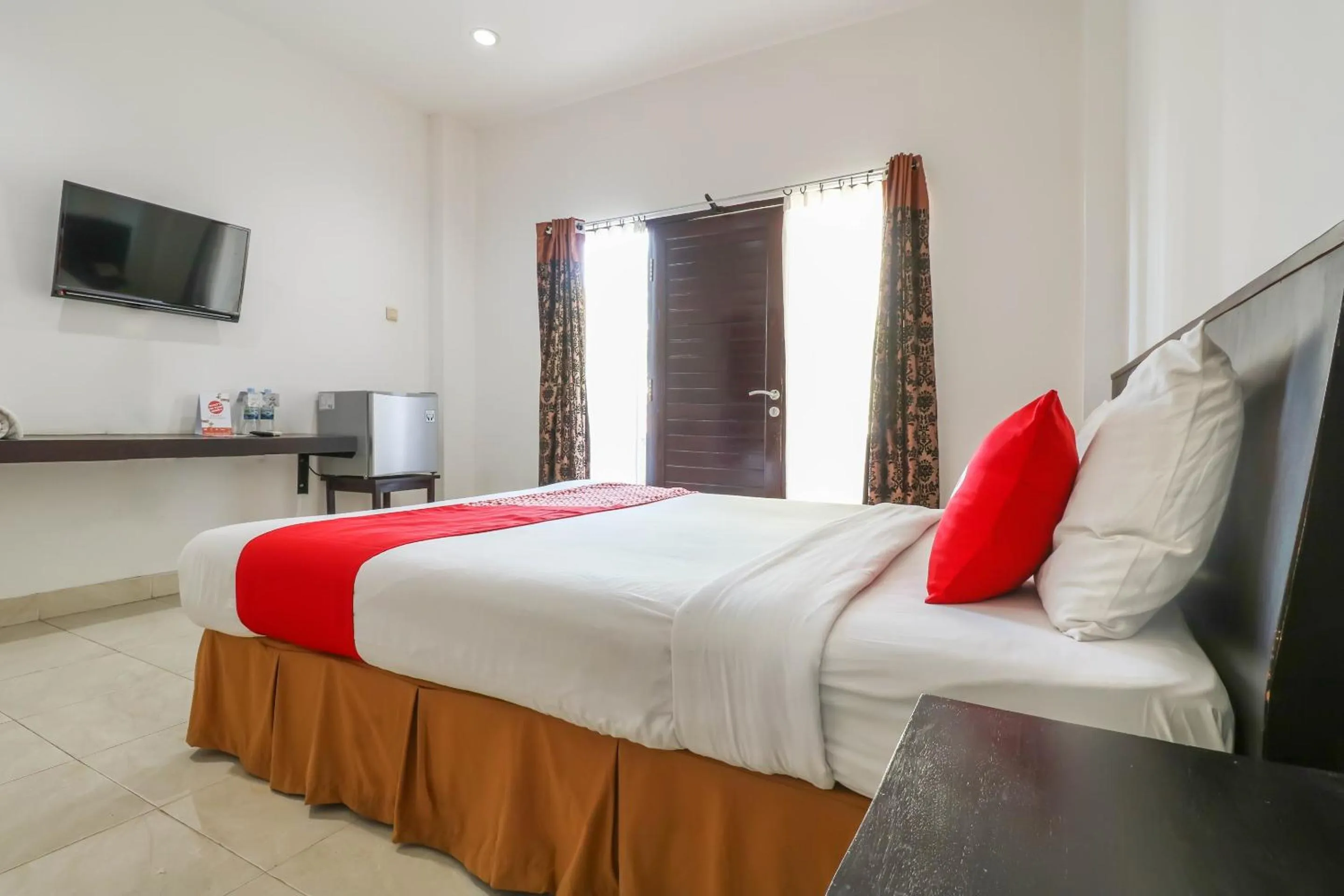 Bedroom, Bed in Capital O 1666 Grand Pudjawan Hotel Near Kuta Beach