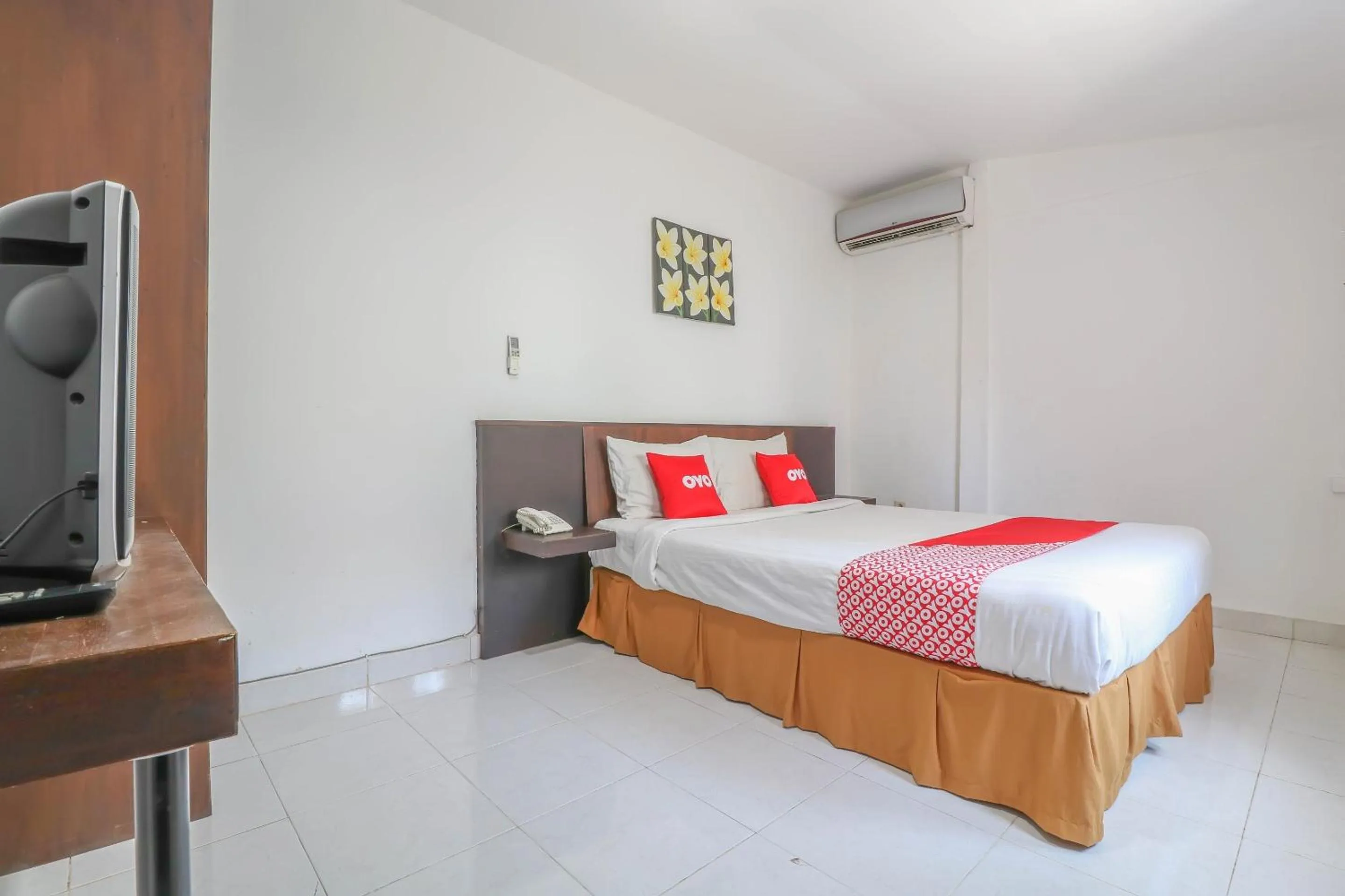 Bedroom, Bed in Capital O 1666 Grand Pudjawan Hotel Near Kuta Beach