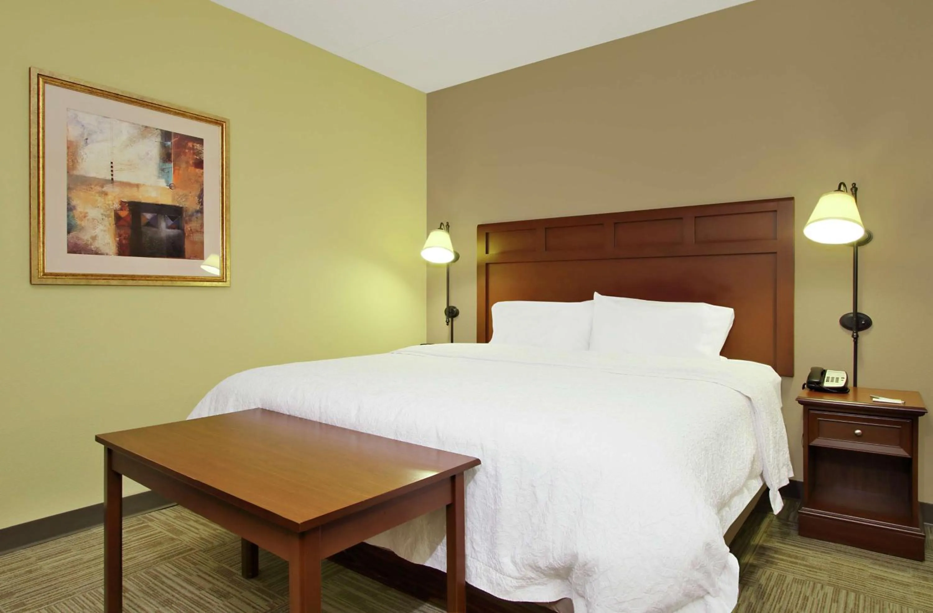 Bed in Hampton Inn & Suites Murray