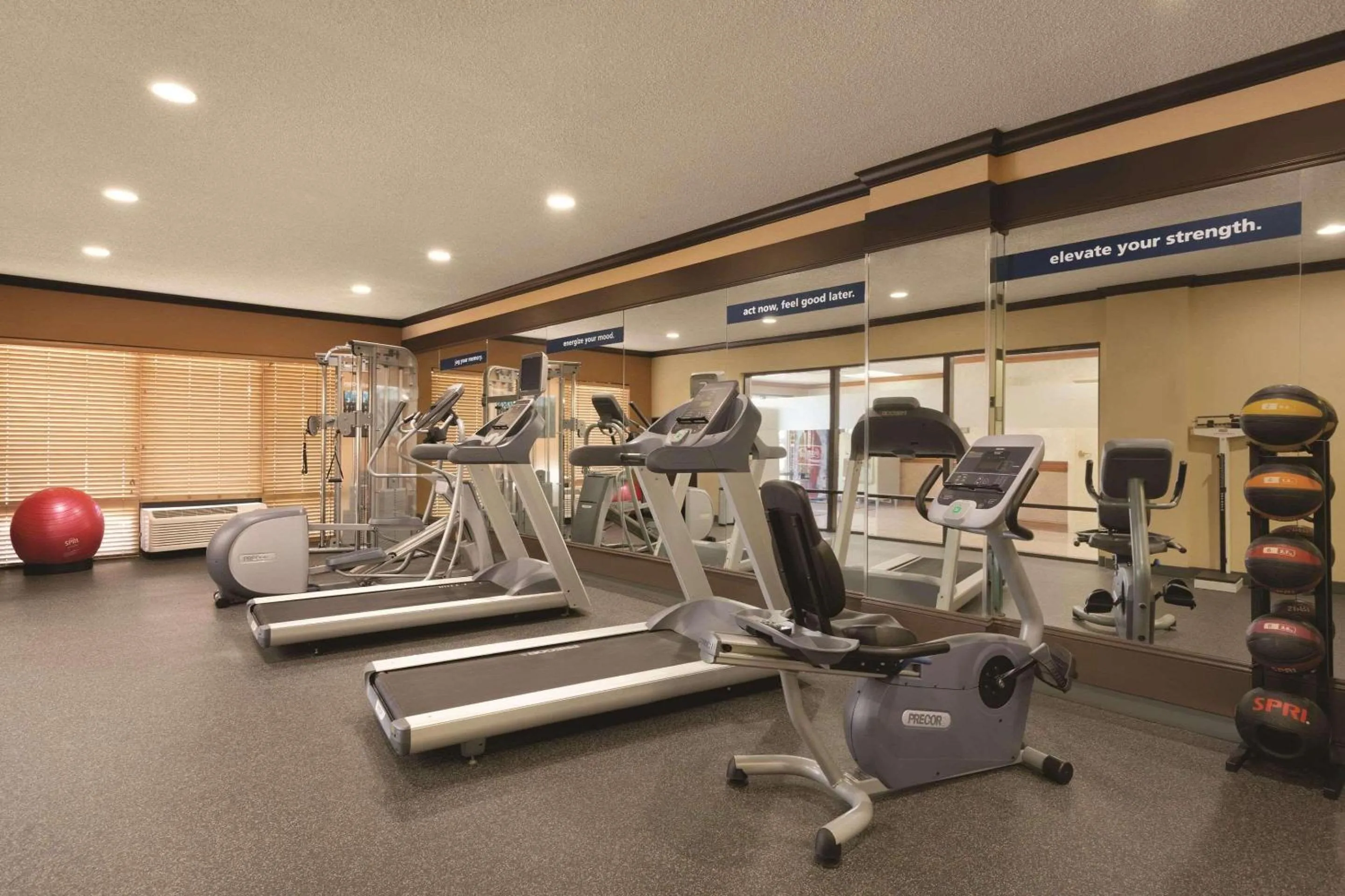 Fitness centre/facilities in Country Inn & Suites by Radisson, Portland, TX
