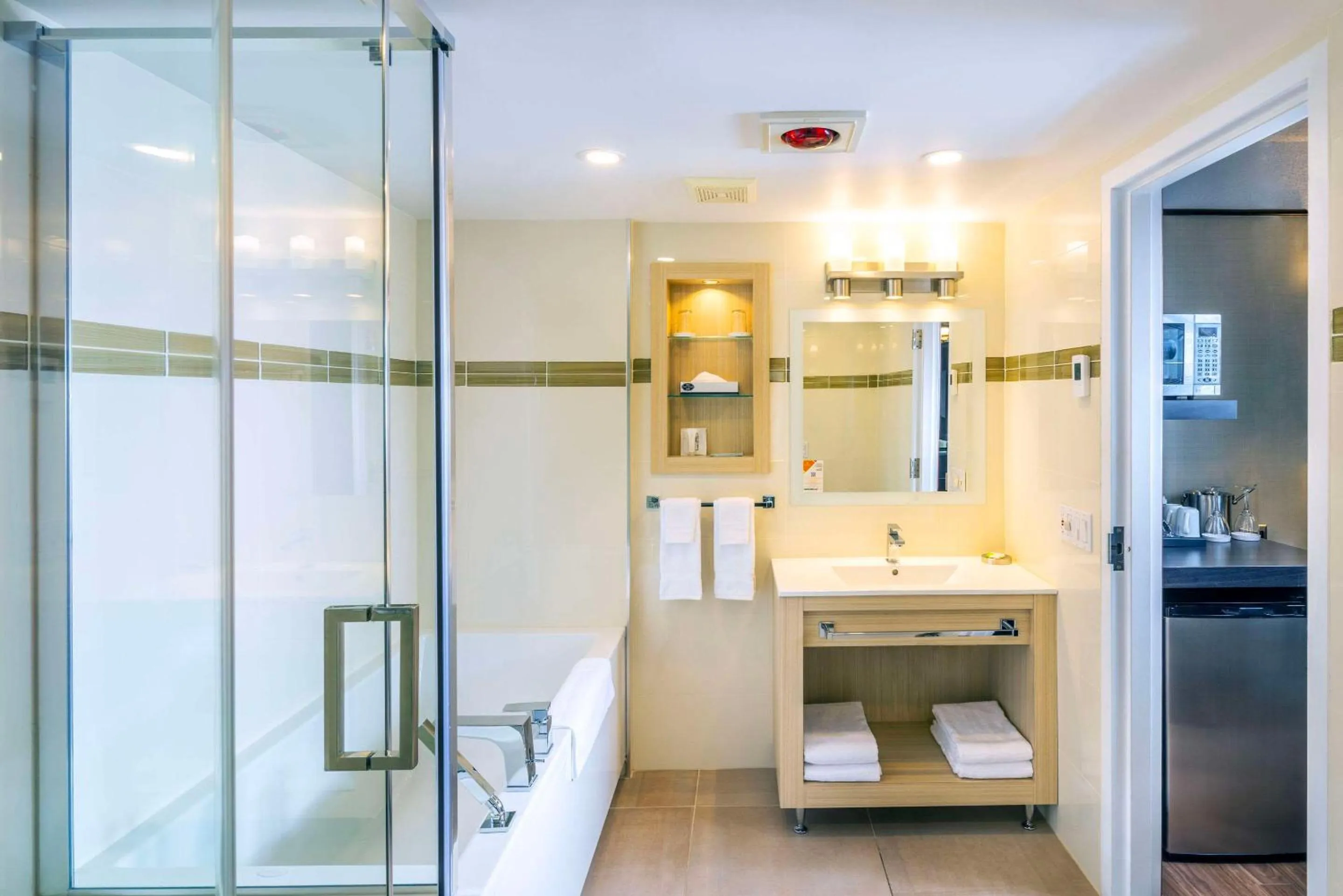 Bedroom in Les Suites de Laviolette, an Ascend Collection Hotel