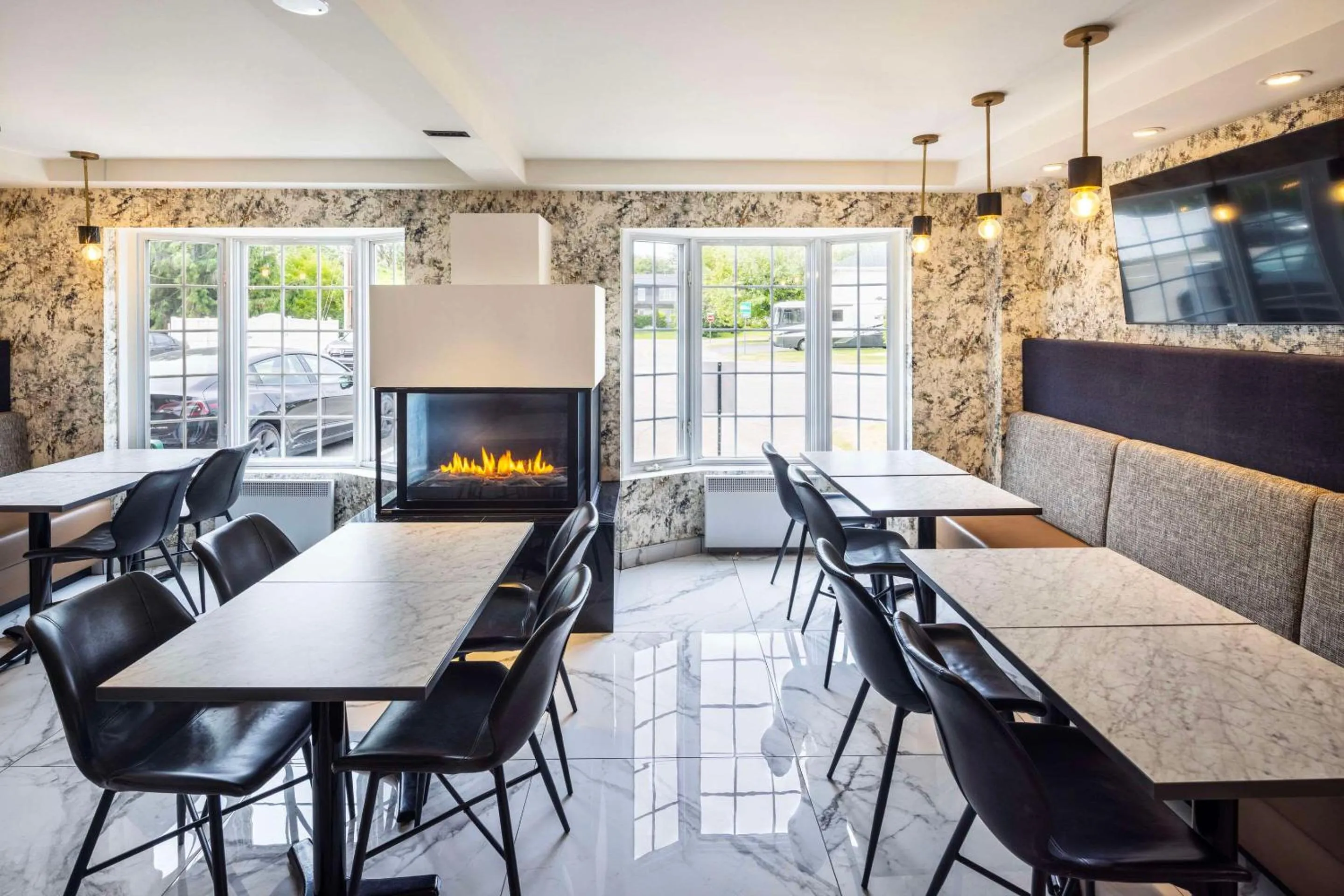 Lounge or bar in Les Suites de Laviolette, an Ascend Collection Hotel