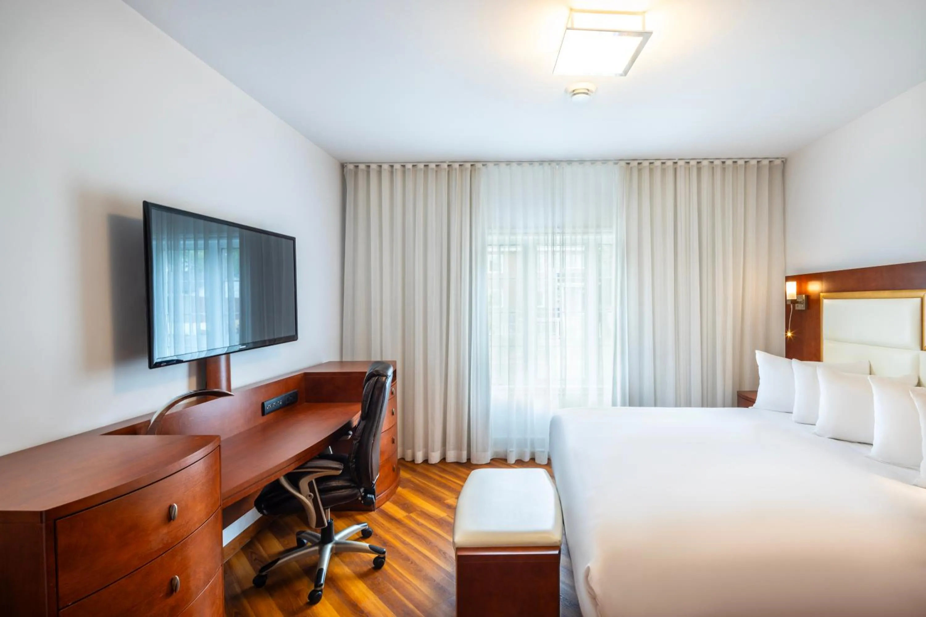 Bed in Les Suites de Laviolette, an Ascend Collection Hotel