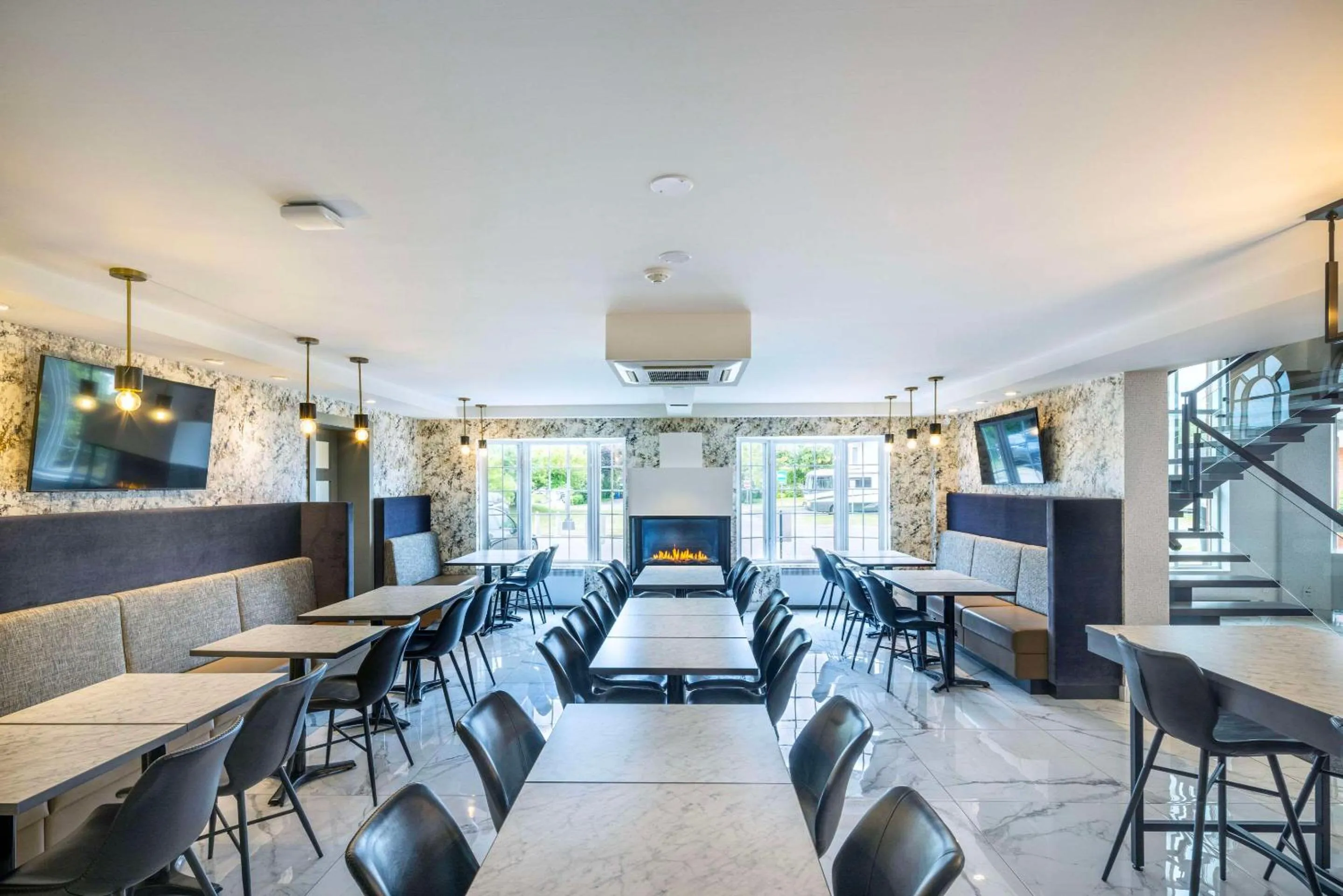 Lounge or bar in Les Suites de Laviolette, an Ascend Collection Hotel