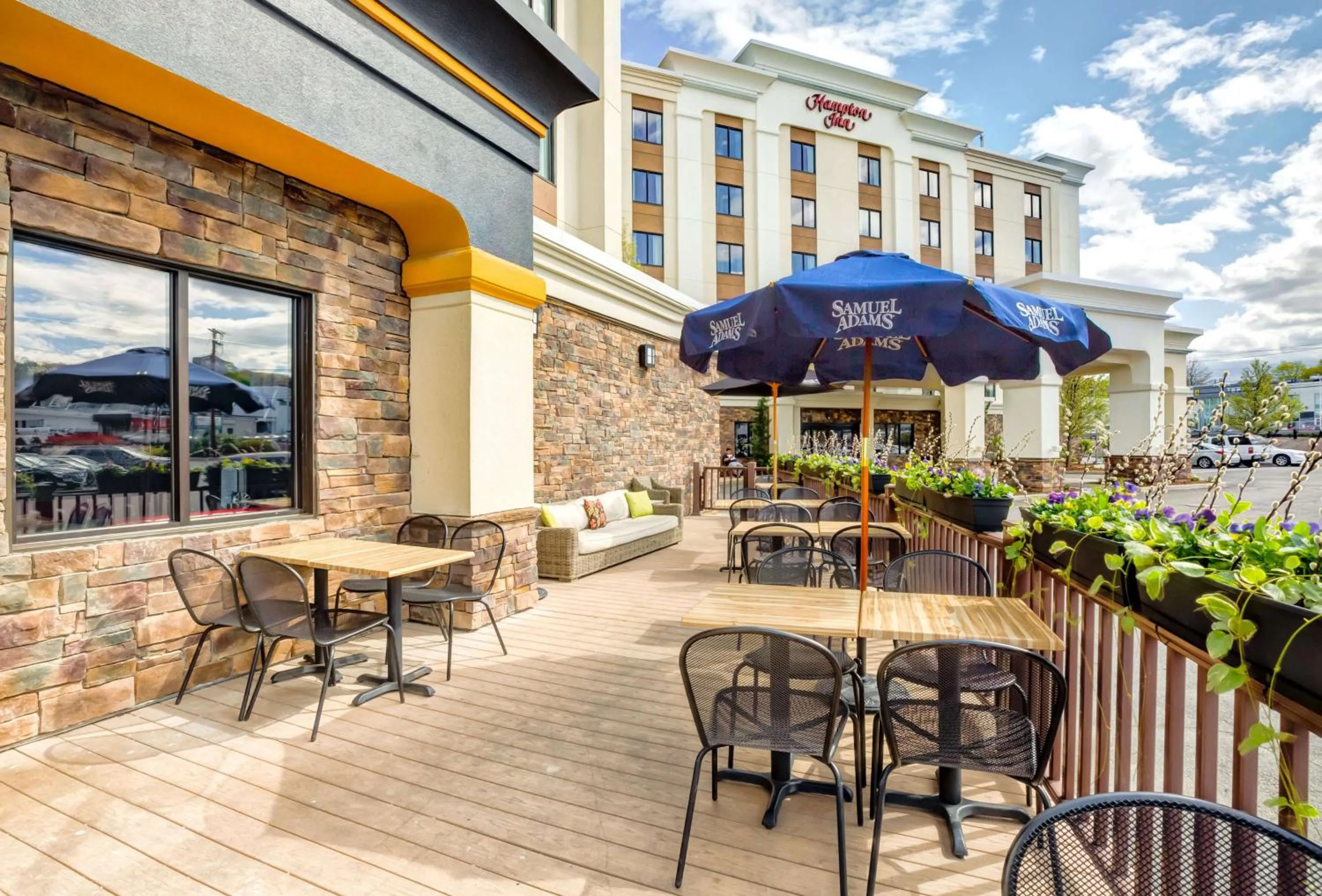 Restaurant/places to eat in Hampton Inn Boston-Norwood
