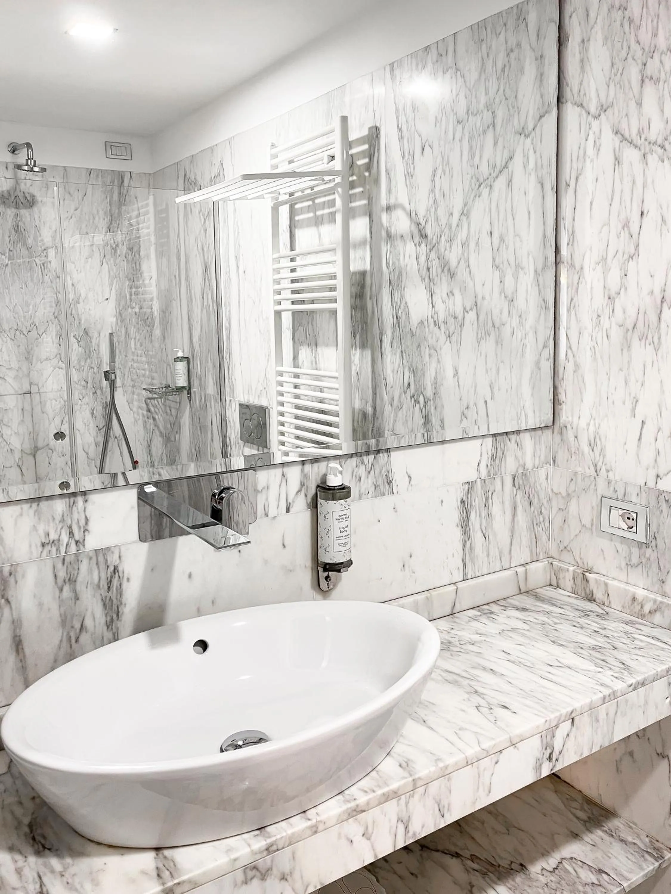 Shower in Hotel la Scala