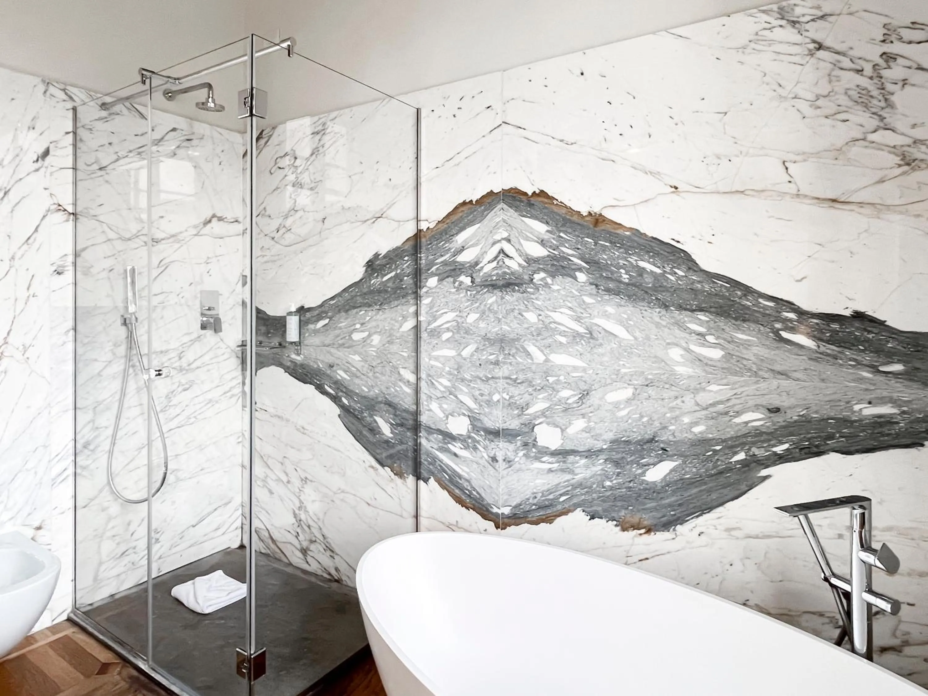 Shower in Hotel la Scala