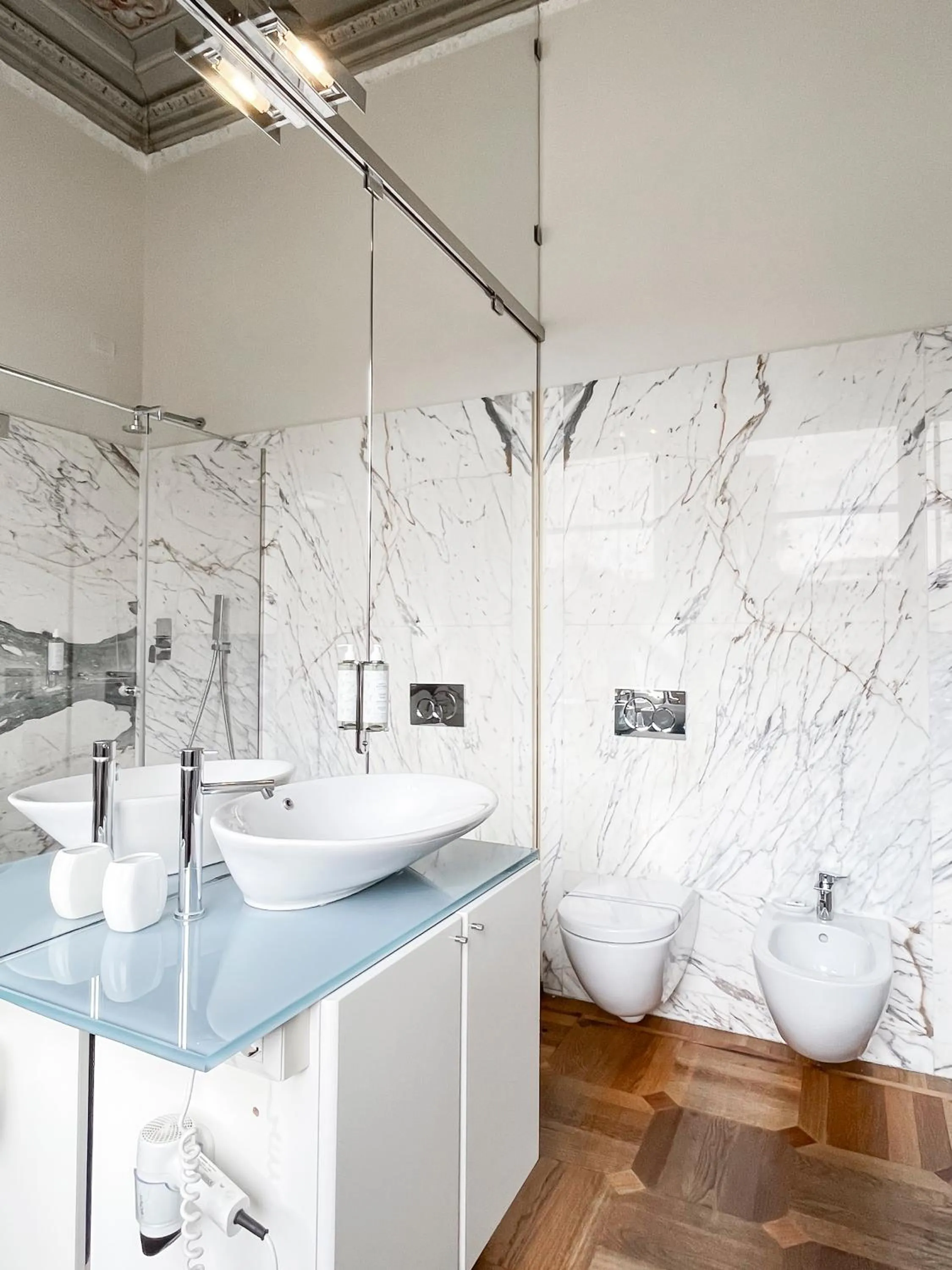 Shower in Hotel la Scala