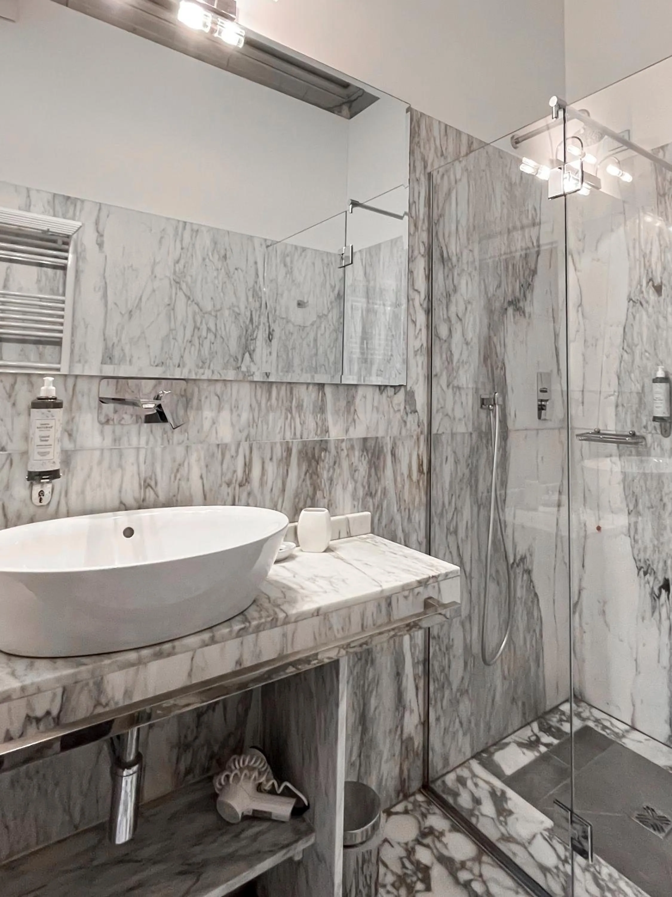 Shower in Hotel la Scala